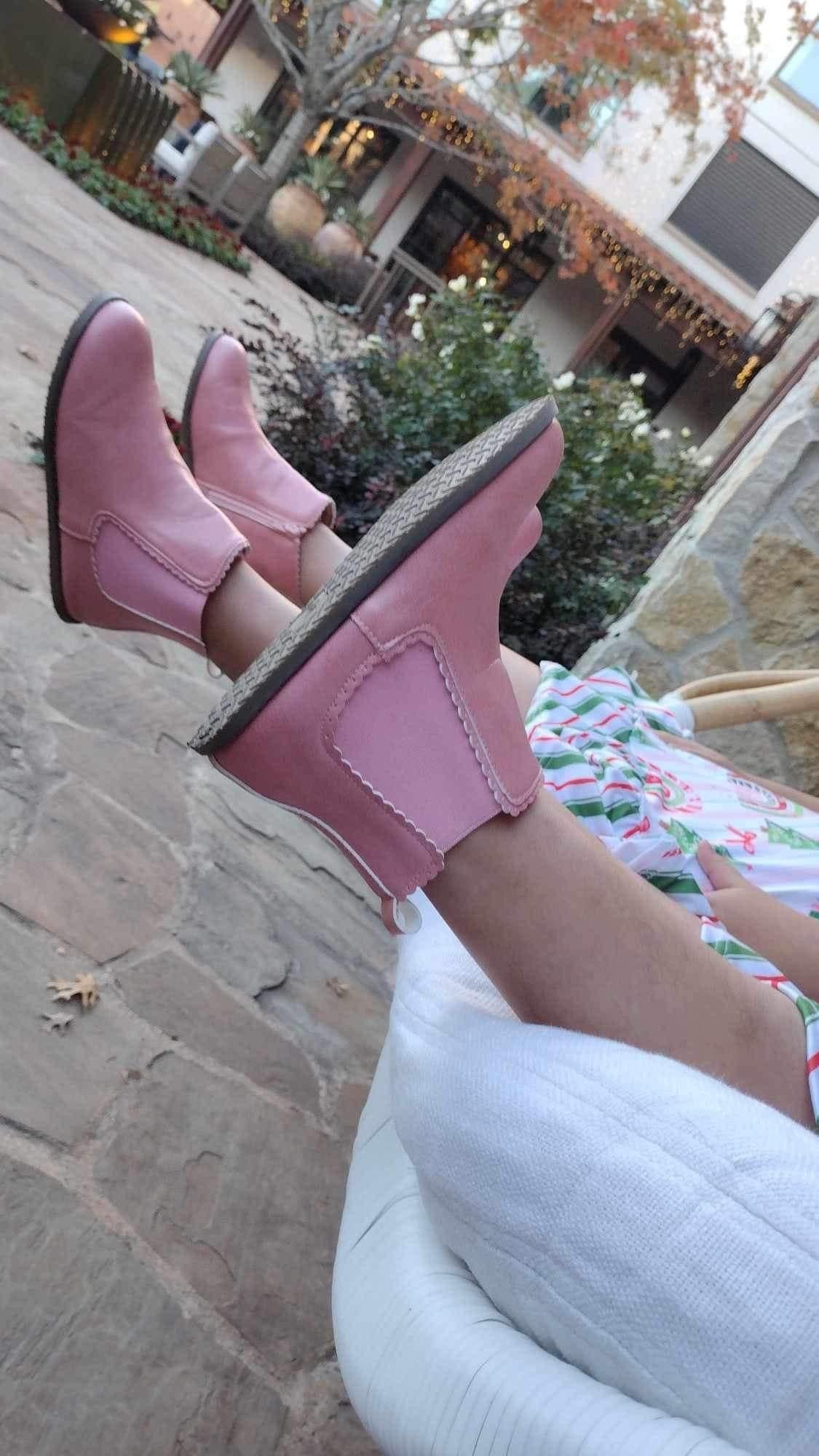 Izzy 𝐁𝐎𝐎𝐓𝐒 - Pink