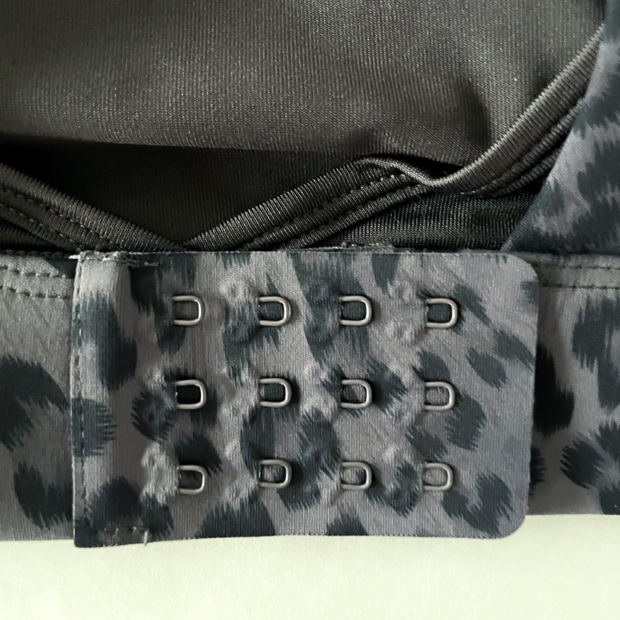 Chloé 4 Running Nursing & Pumping Sports Bra (gray Leopard)