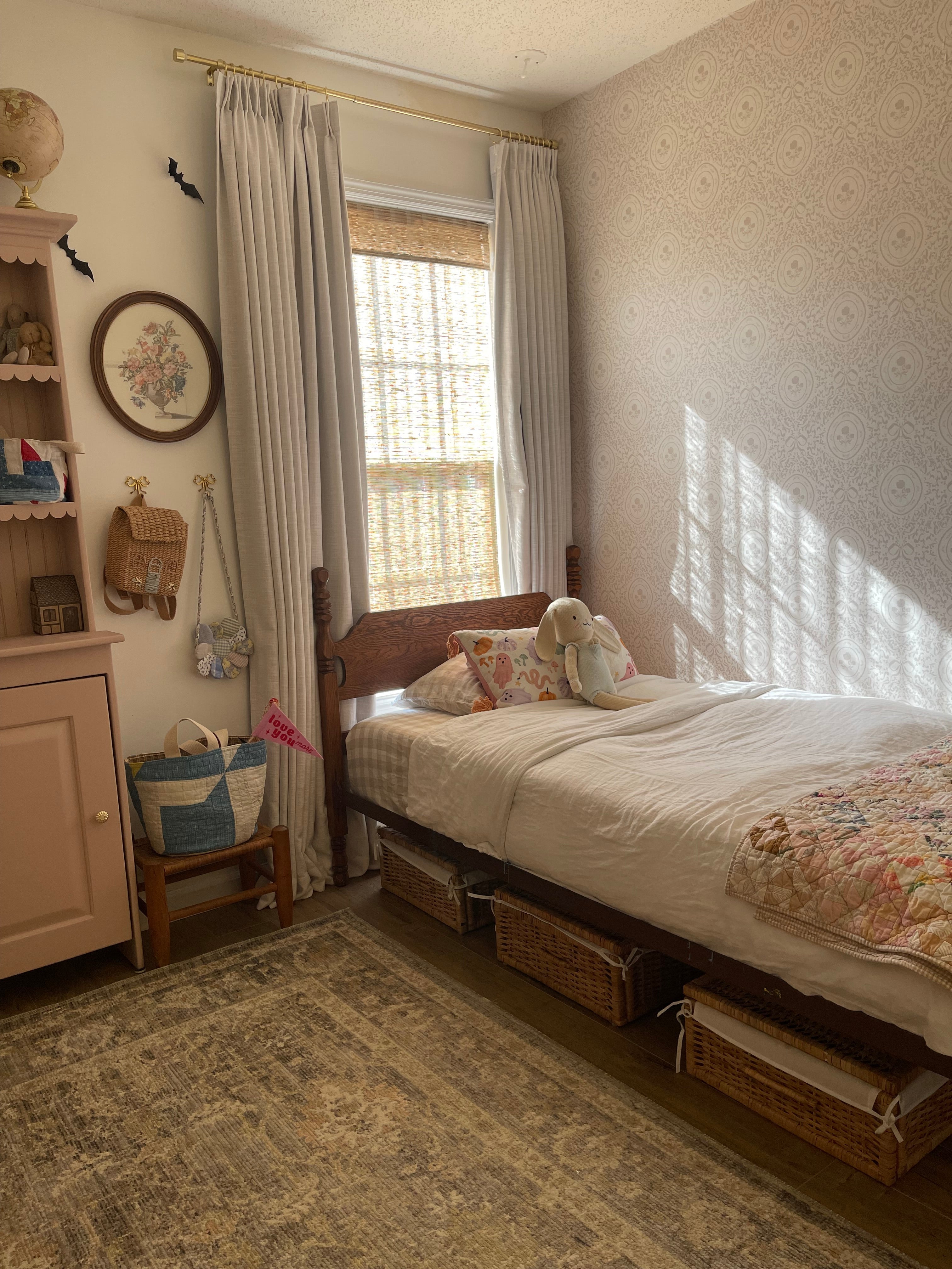 Louise Wallpaper By Ali Anni