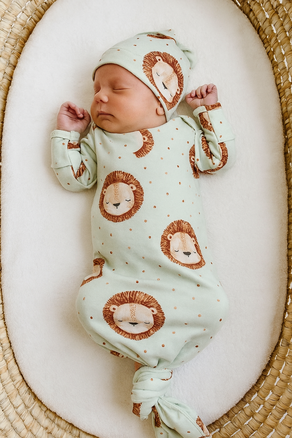 Little Lion Bamboo Knotted Gown And Hat