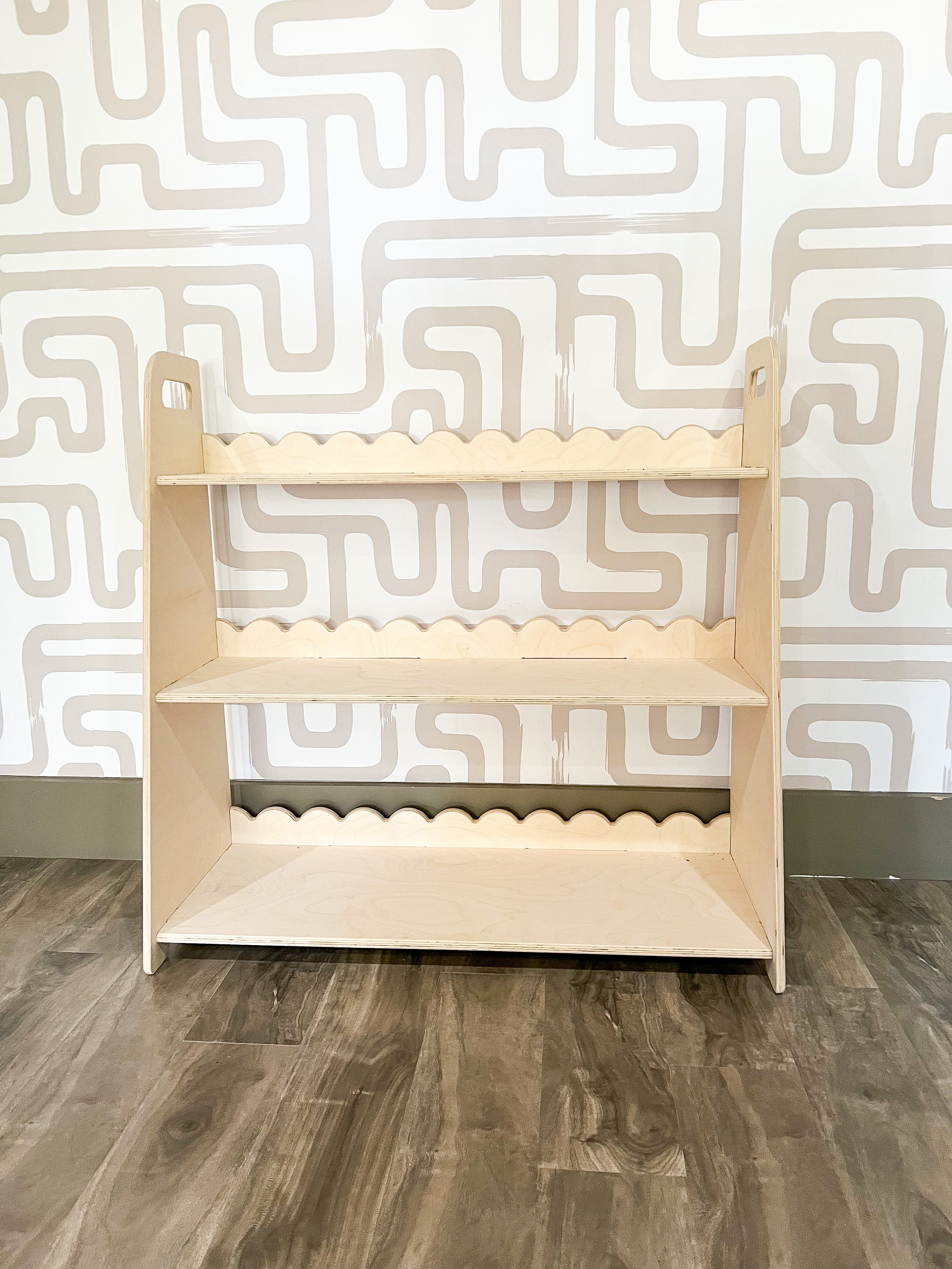 Ray- Scalloped Toy Shelf
