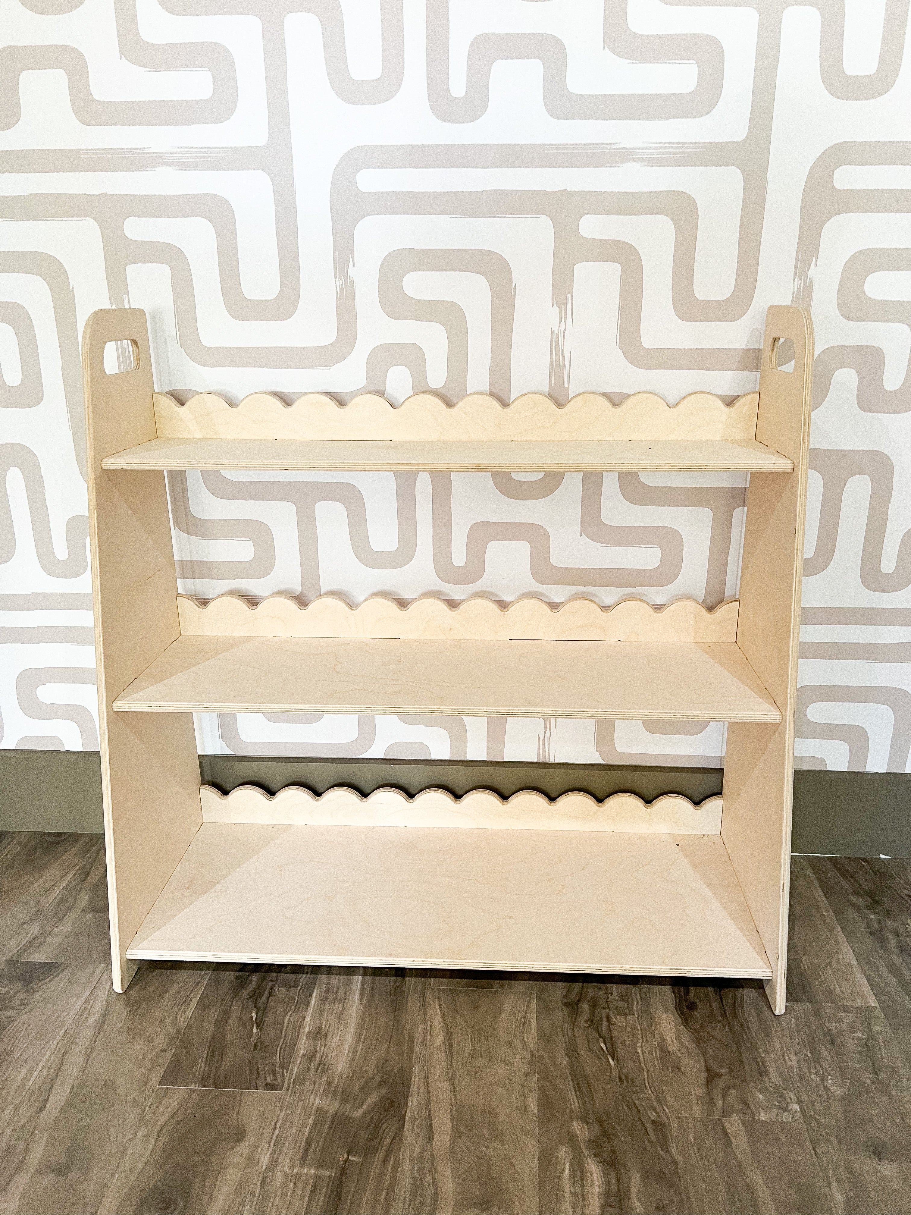 Ray- Scalloped Toy Shelf