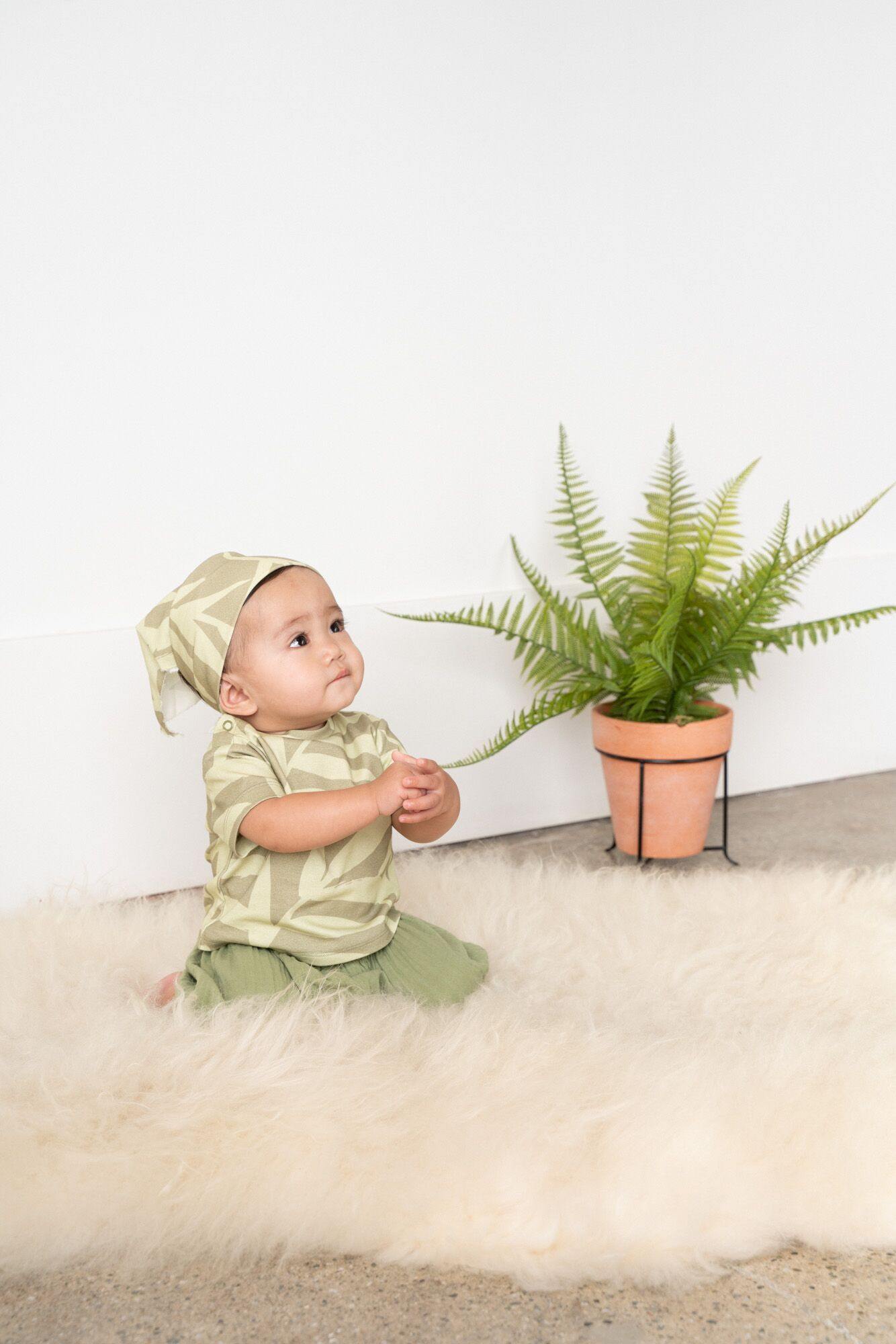Baby T-shirt - Olive Palm Leaves