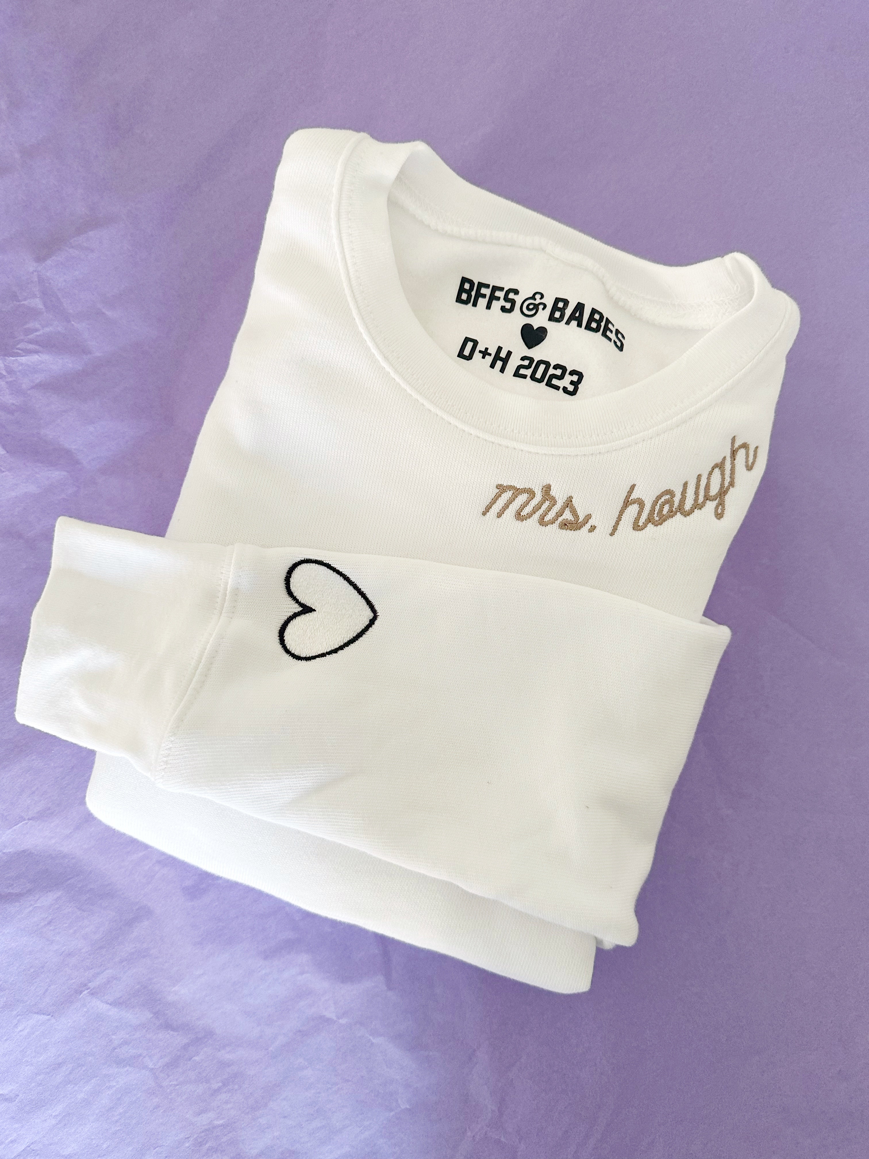 Bffs & Babes X You ♡ Personalized Label + Stitch Collar White Sweatshirt