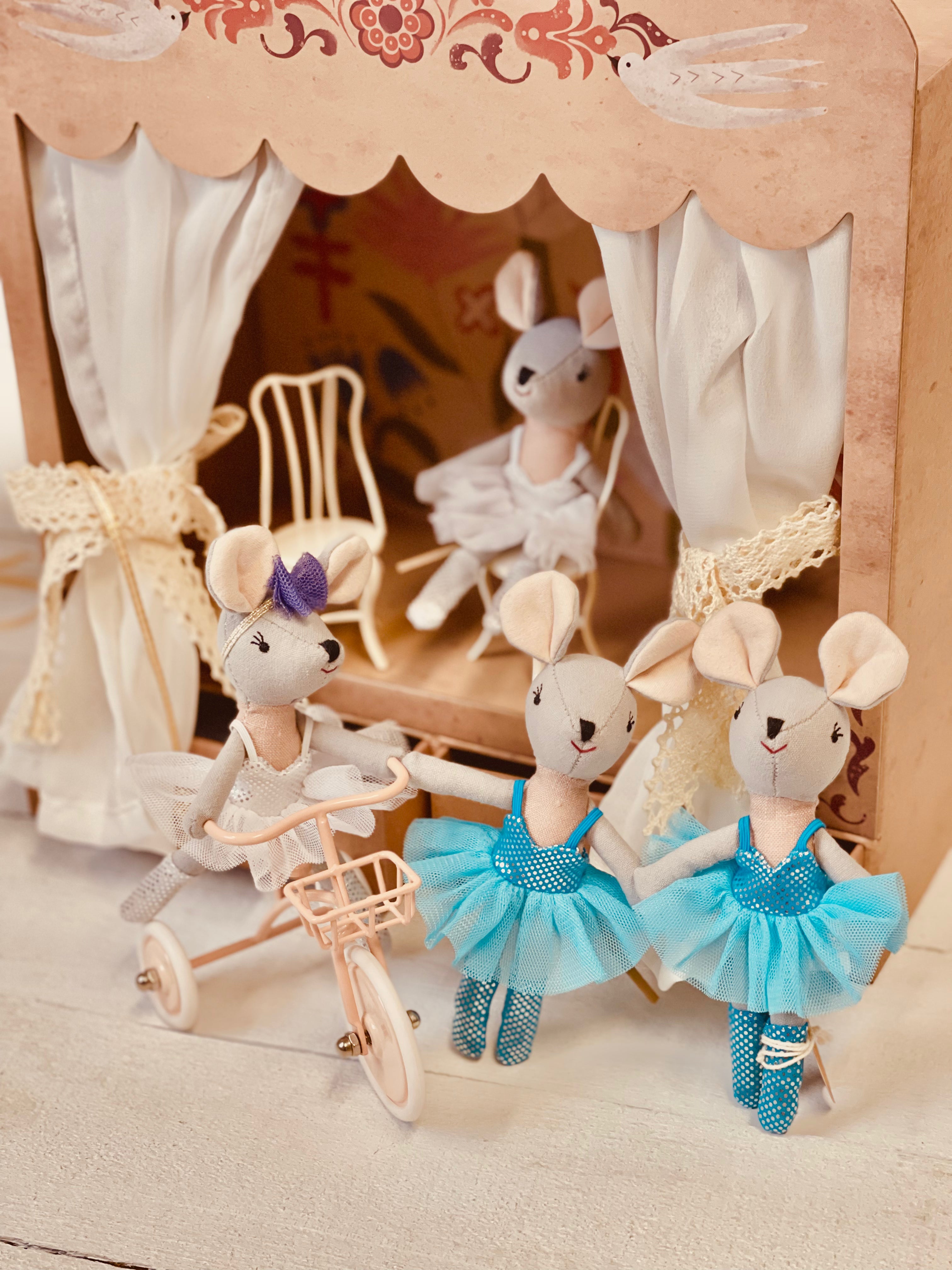 Ballerina Mouse And Friends In A Theater Box, With Magnetic Hands
