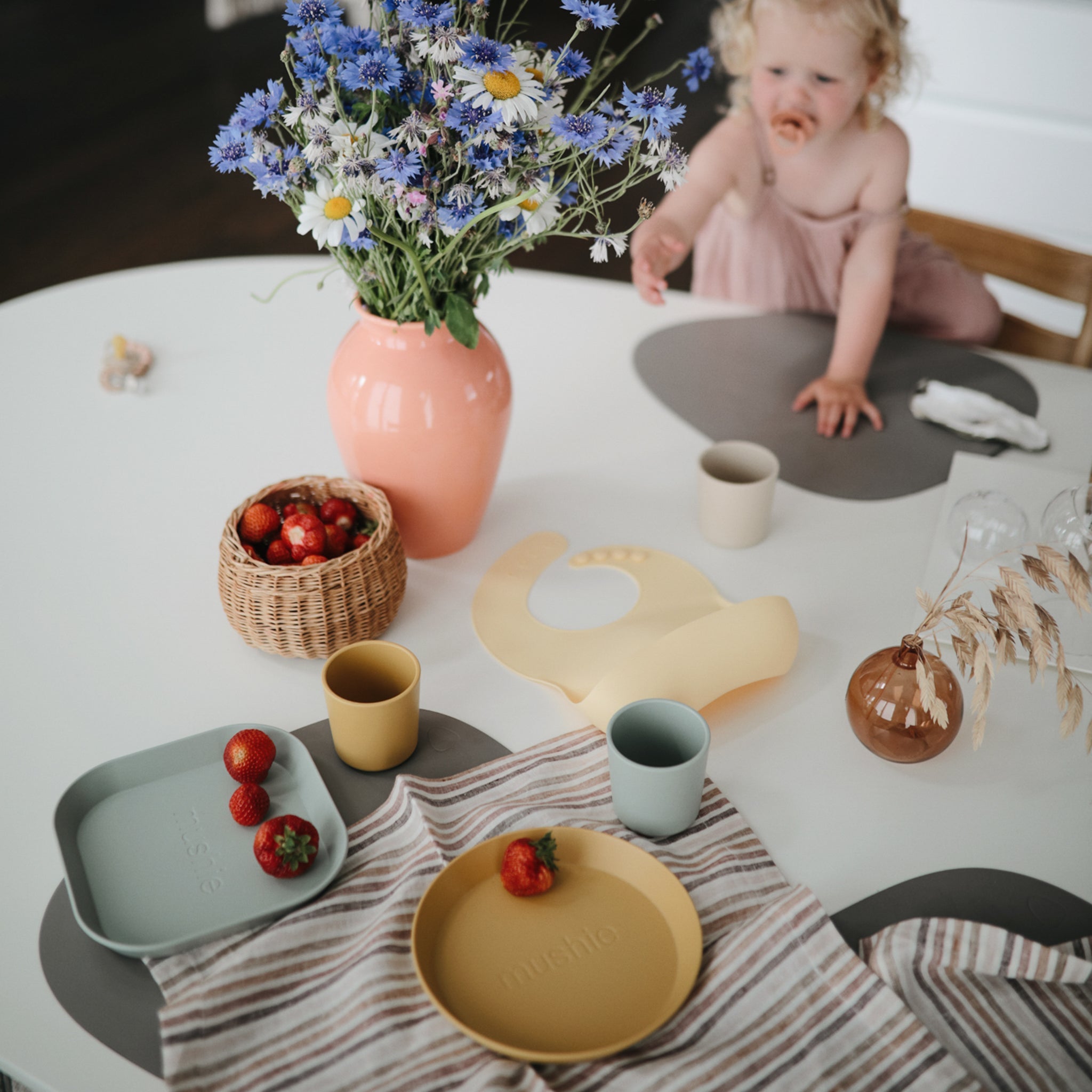 Round Dinnerware Plates, Set Of 2