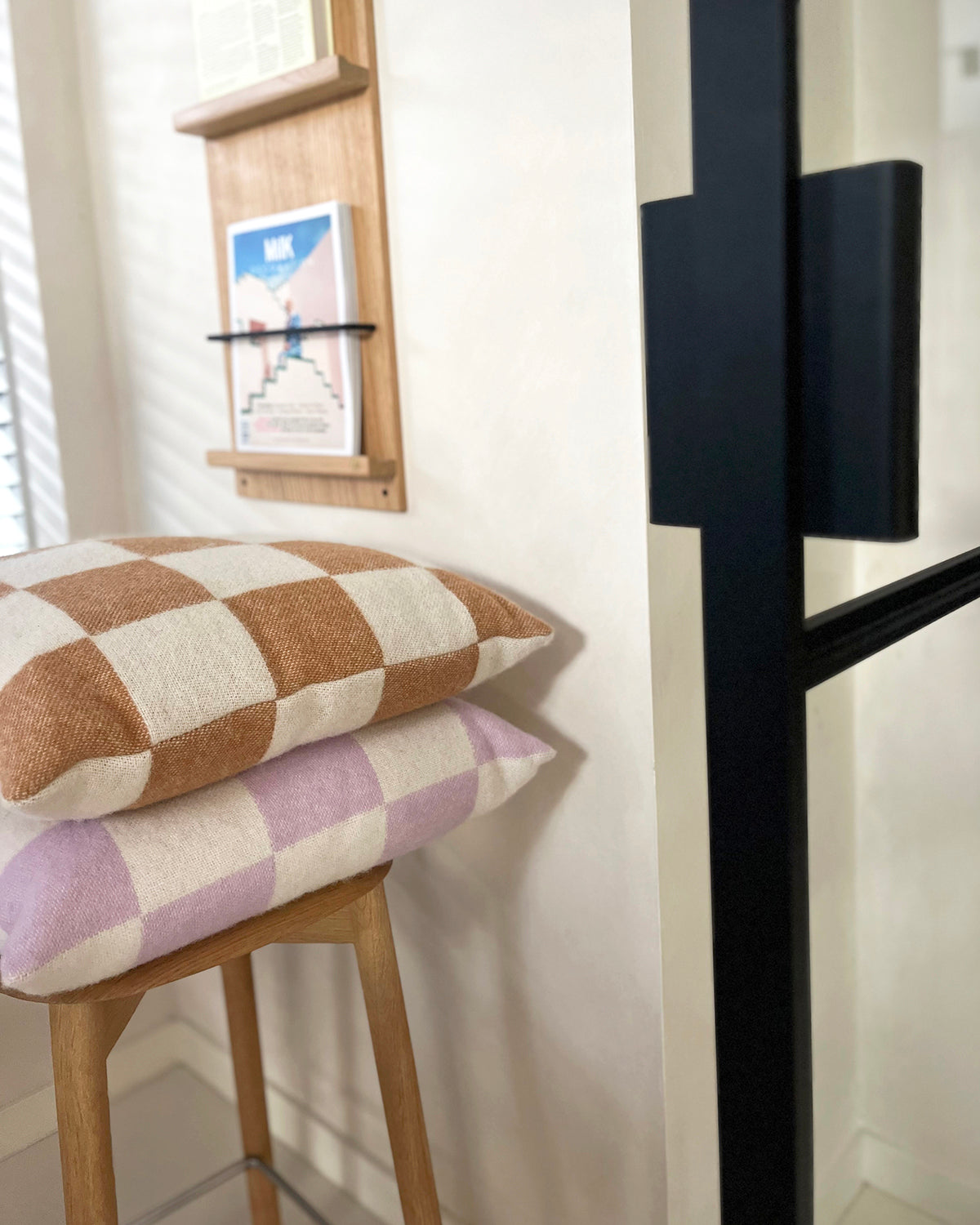 Cushion Checkerboard Terra Brown / White 1.65 X 1.65 Ft