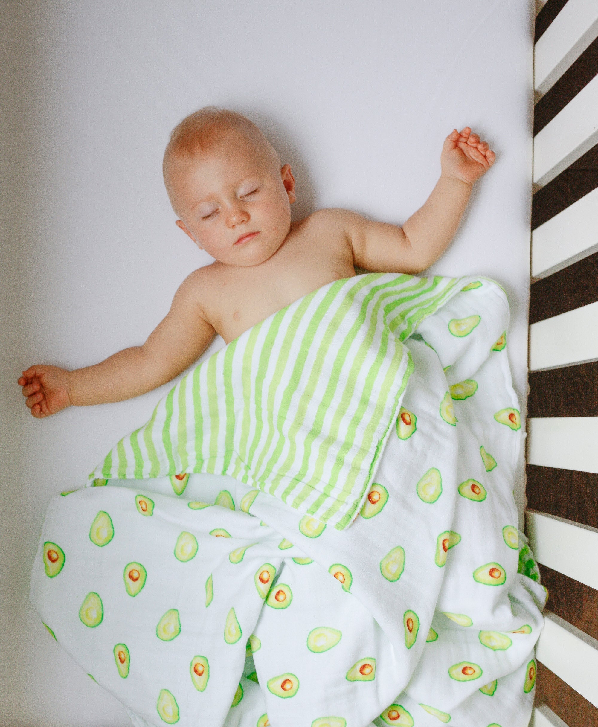ORGANIC SNUG BLANKET - AVOCADO
