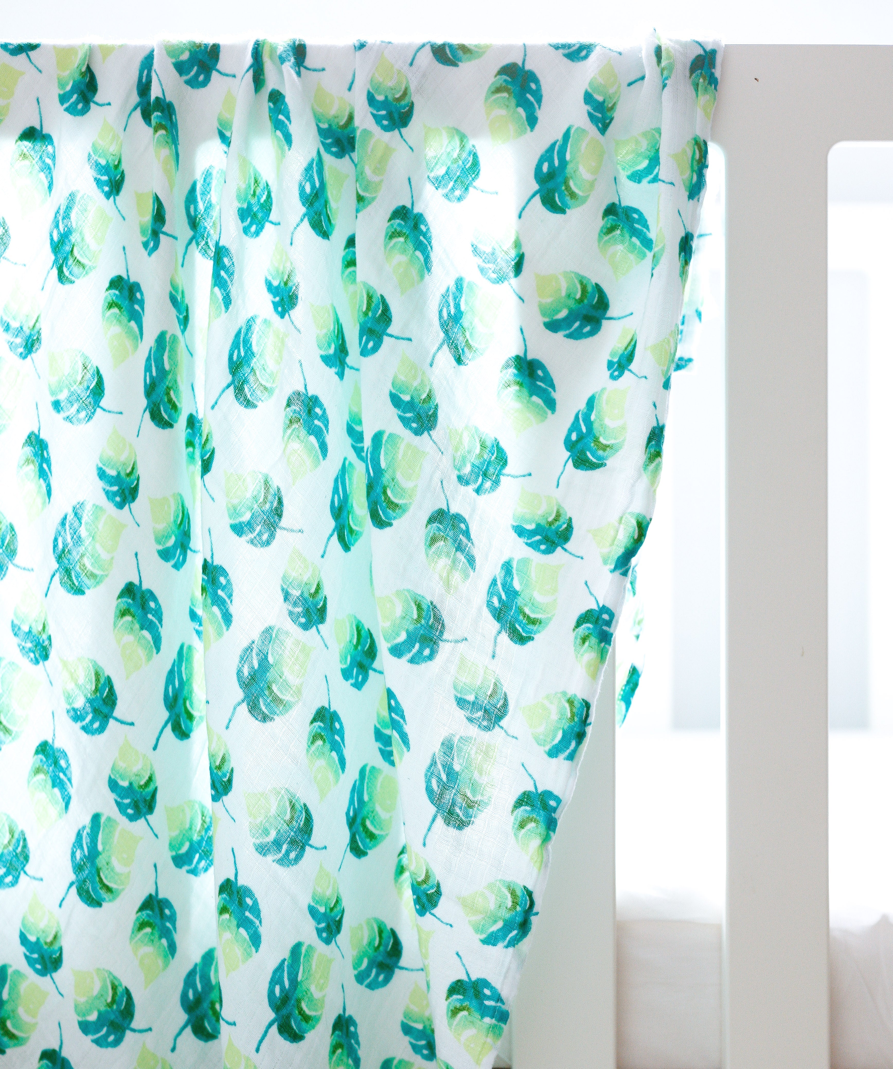 ORGANIC SWADDLE SET - TROPICAL PARADISE (Parrot + Leaf)