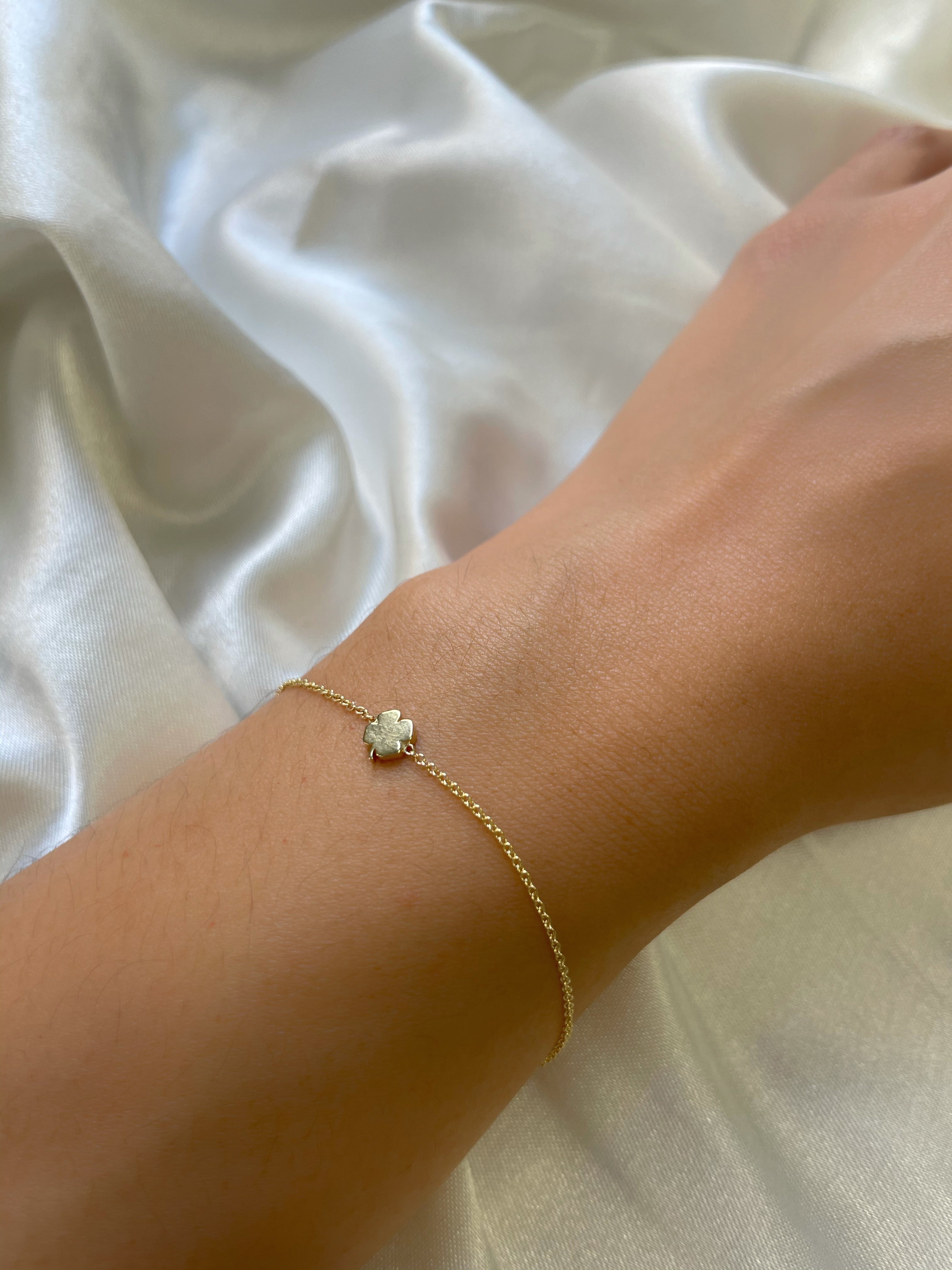 14k Gold Tiny Clover Bracelet