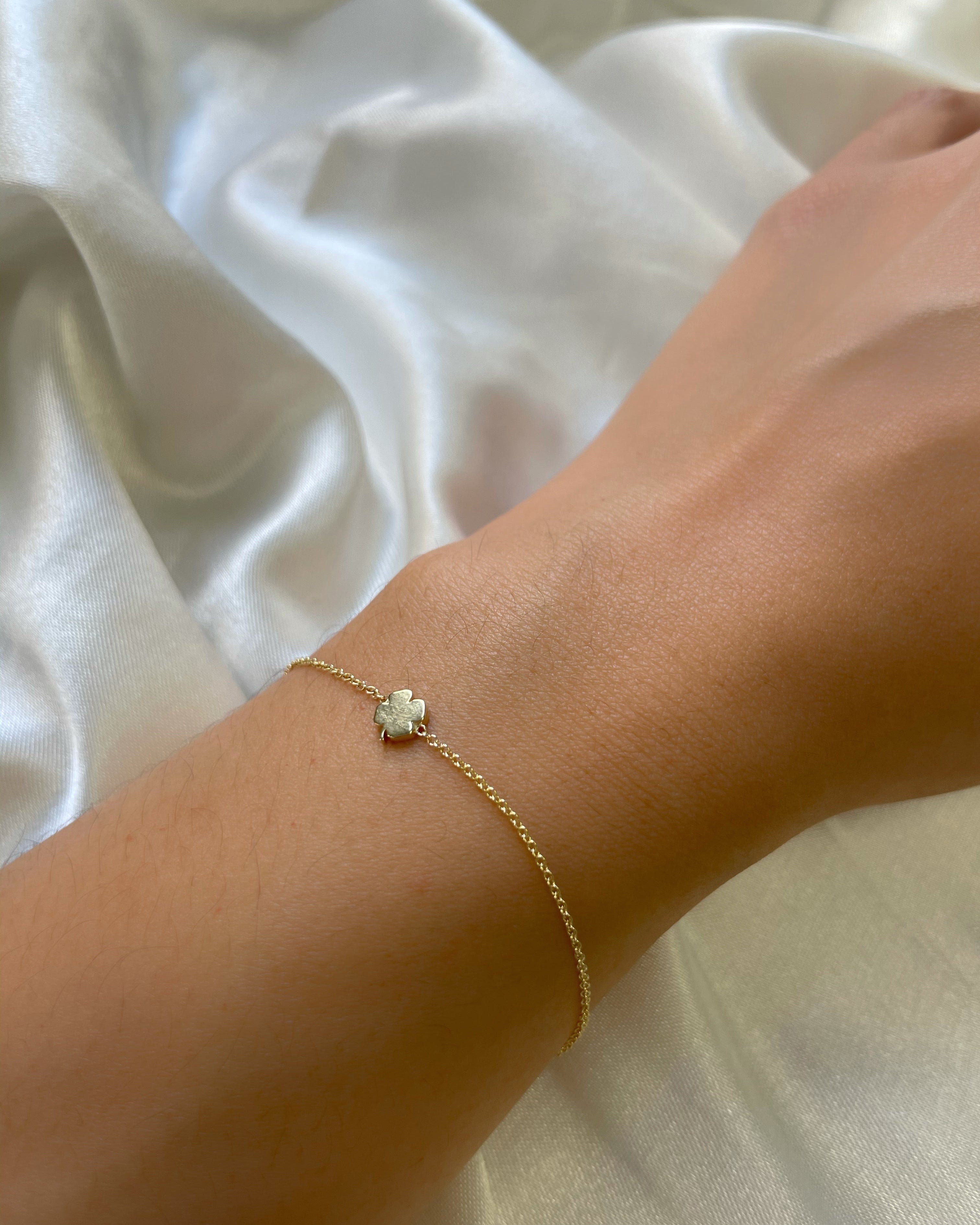 14k Gold Tiny Clover Bracelet