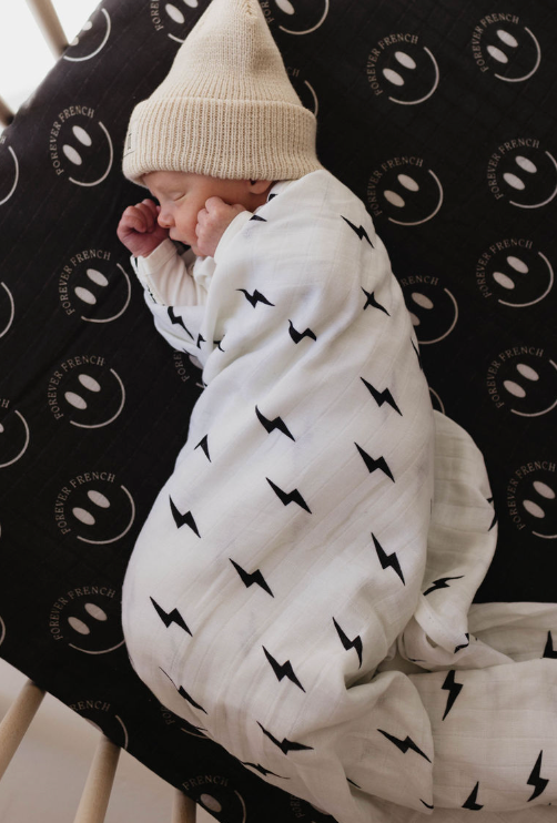 Muslin Quilt | Charcoal Ff Smile & White Bolt