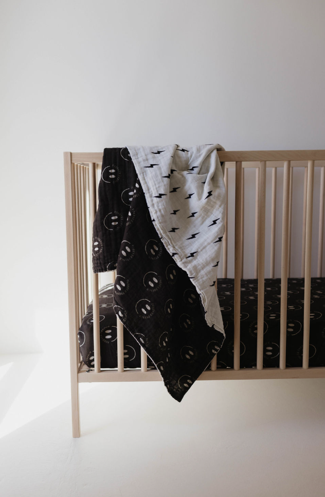 Muslin Quilt | Charcoal Ff Smile & White Bolt