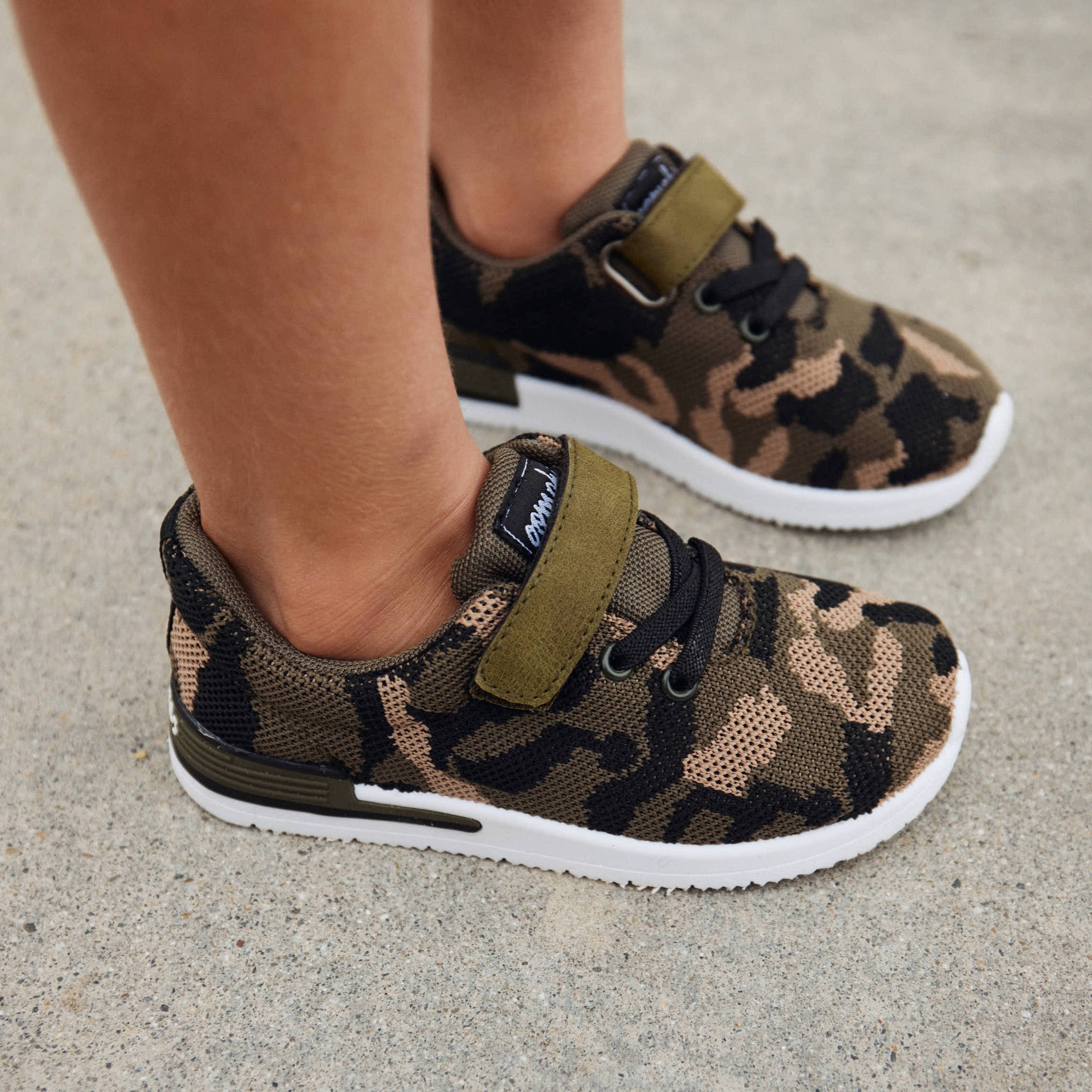 Wynn Boys Hook & Loop Sneaker