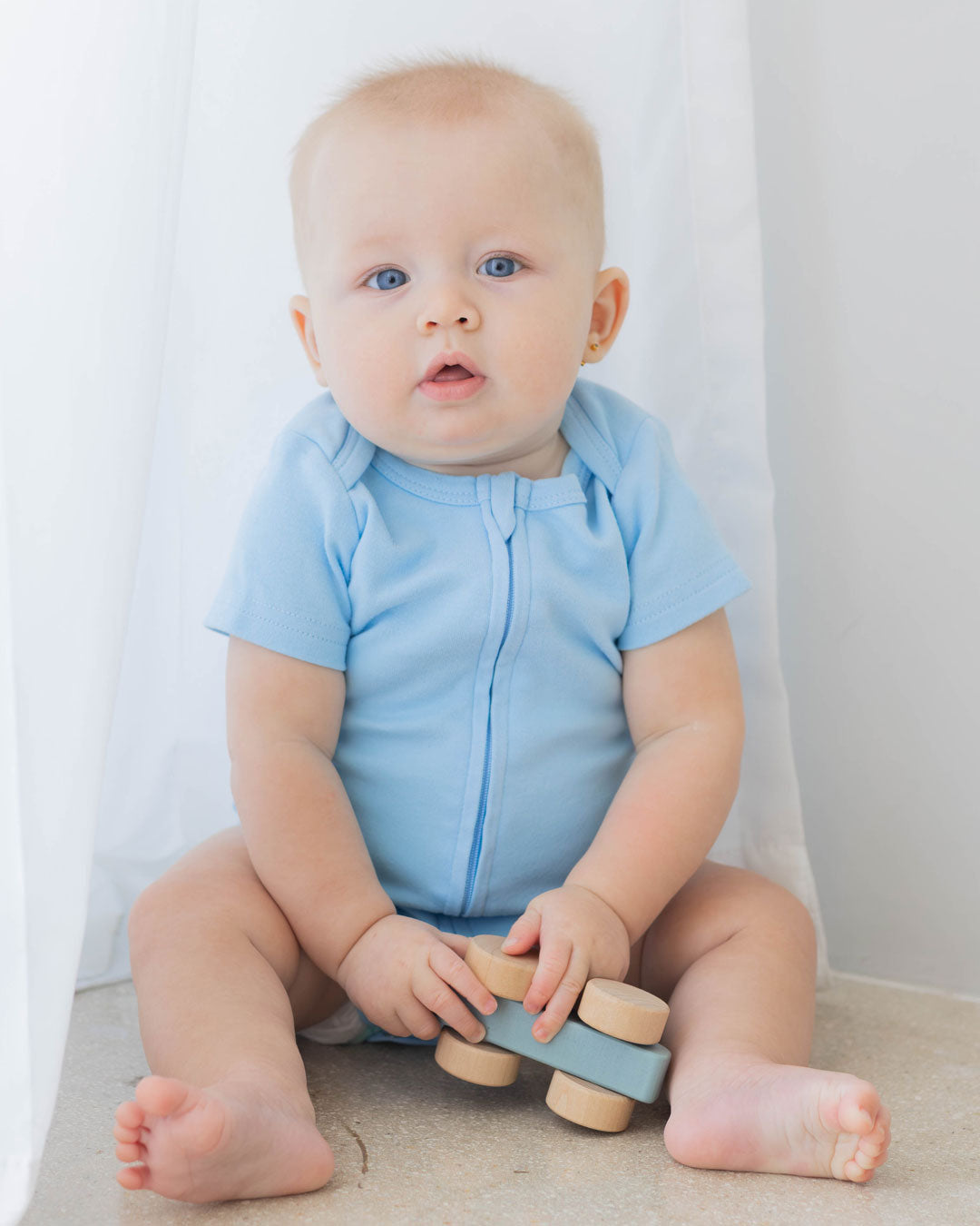 Short Sleeve Zipper Bodysuit In Sky, 0-3m