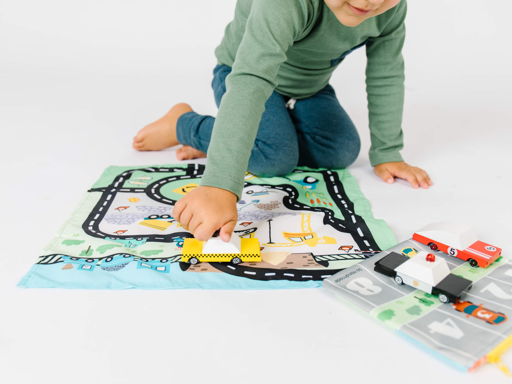 Toy Car Mat & Pouch: All-in-one Travel Entertainment!