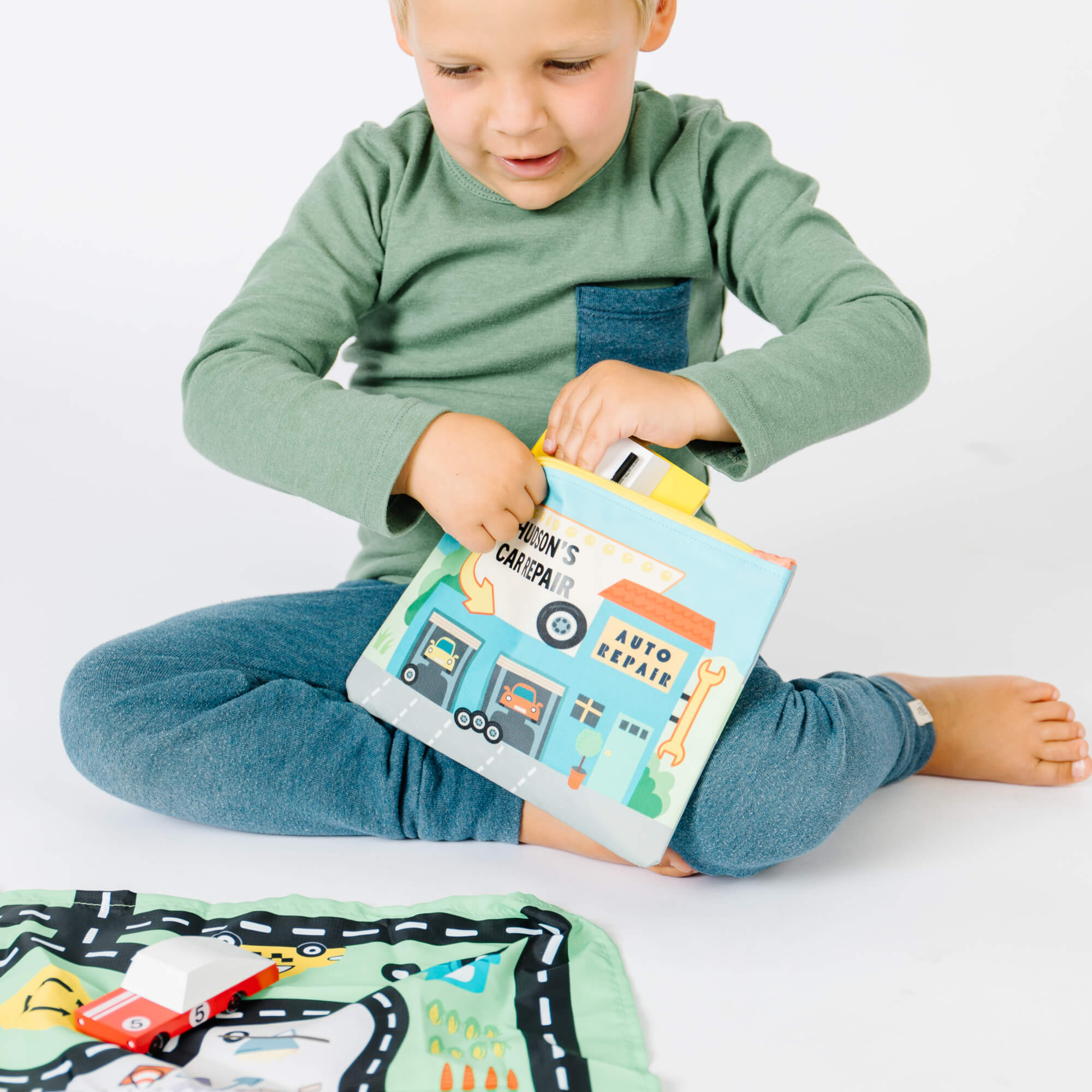 Toy Car Mat & Pouch: All-in-one Travel Entertainment!