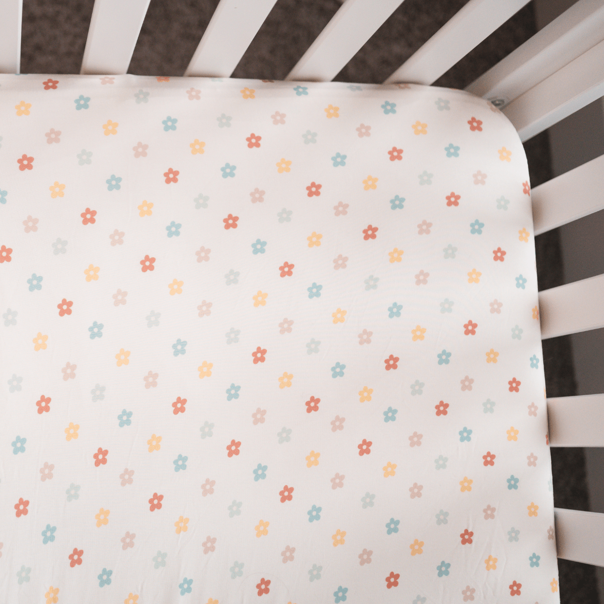 Stretch Crib Sheet, Sunlit Daisy