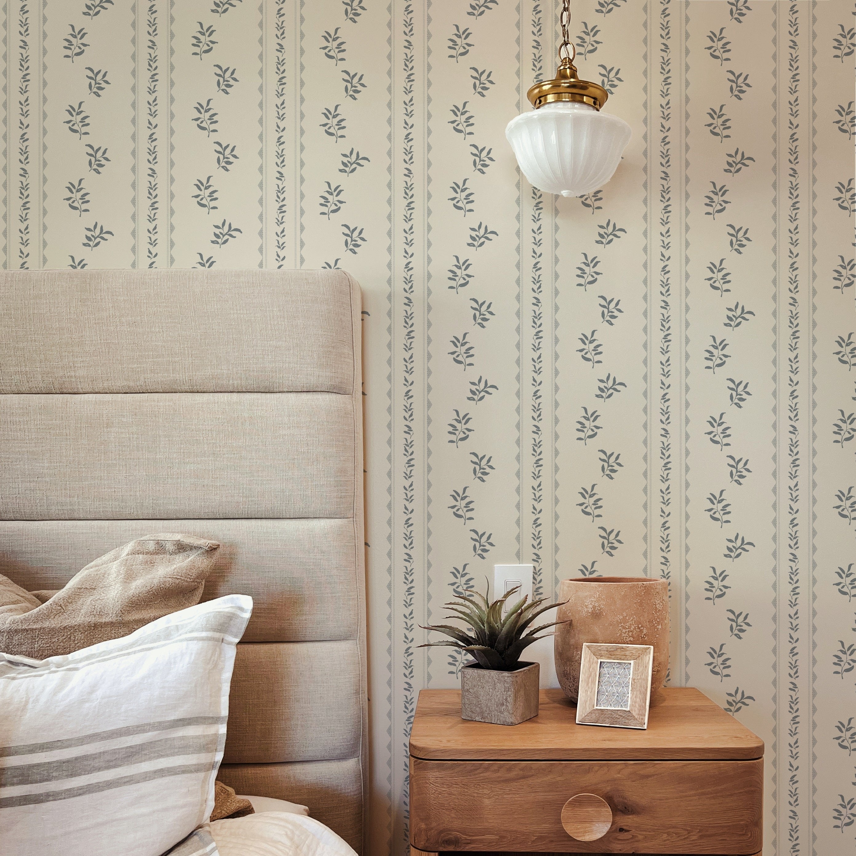 Colleen Wallpaper By Gabriela Dachin