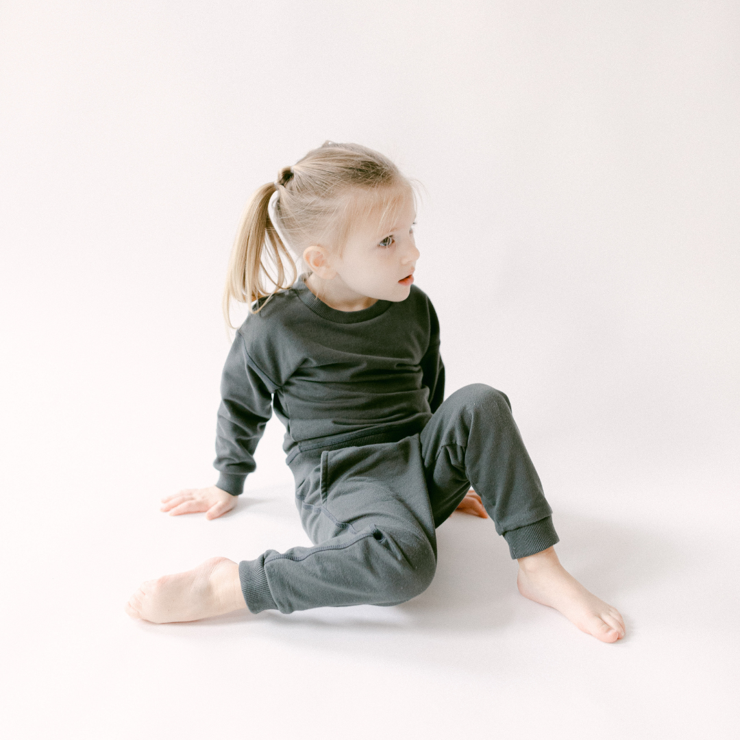 Leisure Sweat Set In Dark Gray