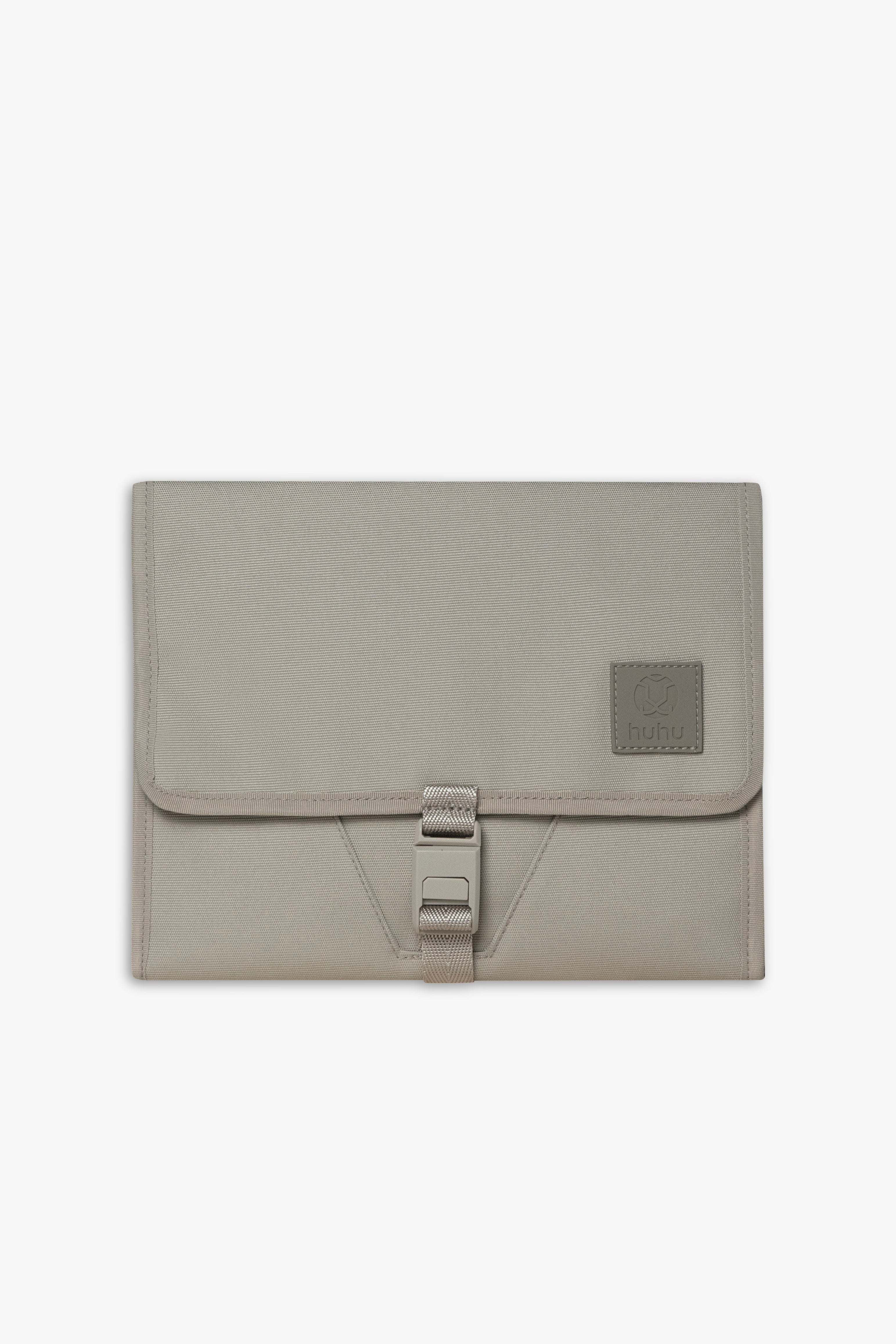 Go Anywhere Changing Wallet / Daybreak Taupe