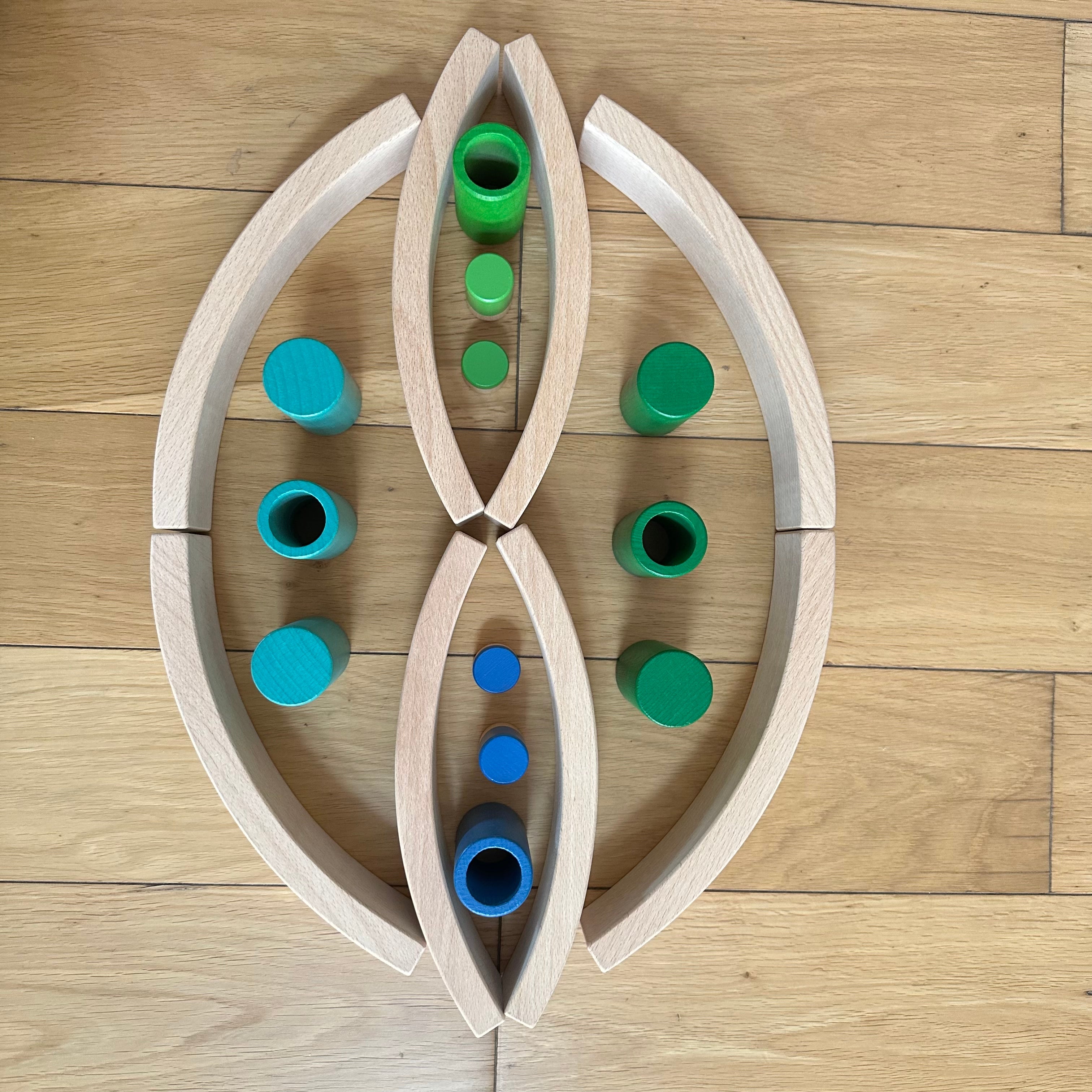 28 Pcs Mini Curved Natural Wooden Building Blocks With Storage Tray