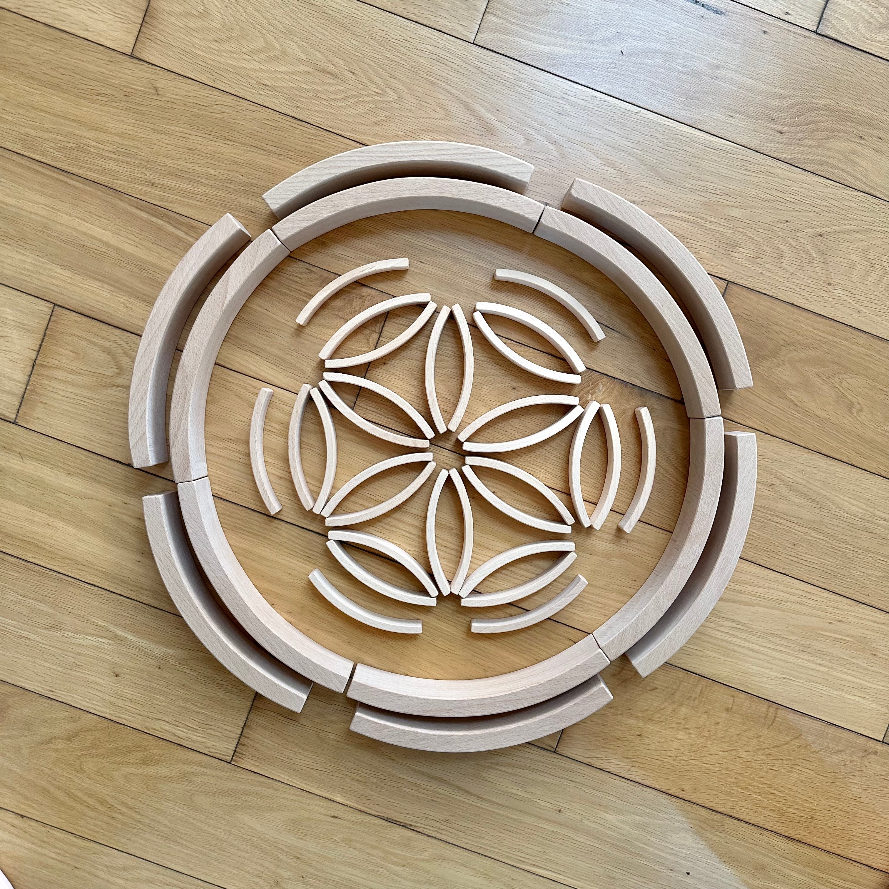 28 Pcs Mini Curved Natural Wooden Building Blocks With Storage Tray