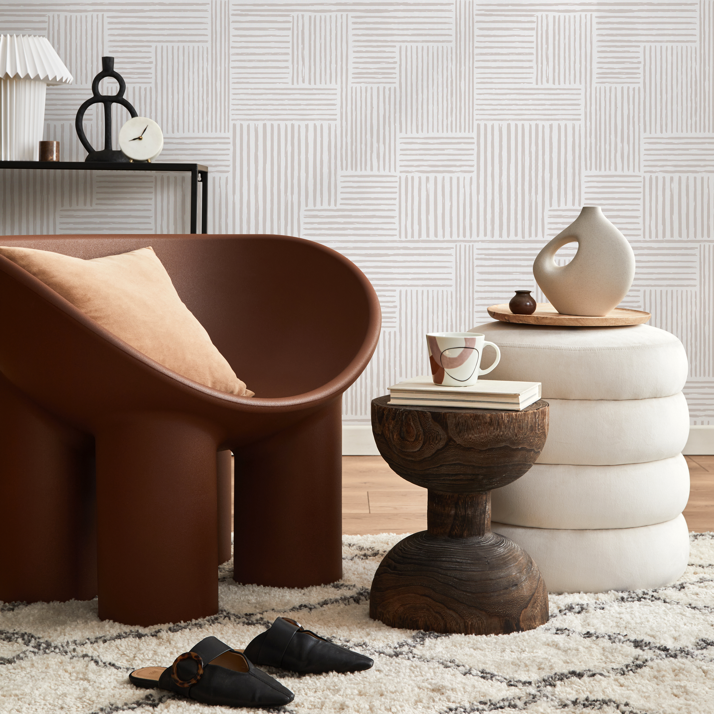 Abstract Wallpaper With A Brushed Labyrinth Motif In Beige And White - Zabj