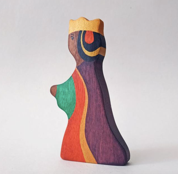 Wooden King And Queen Figurines