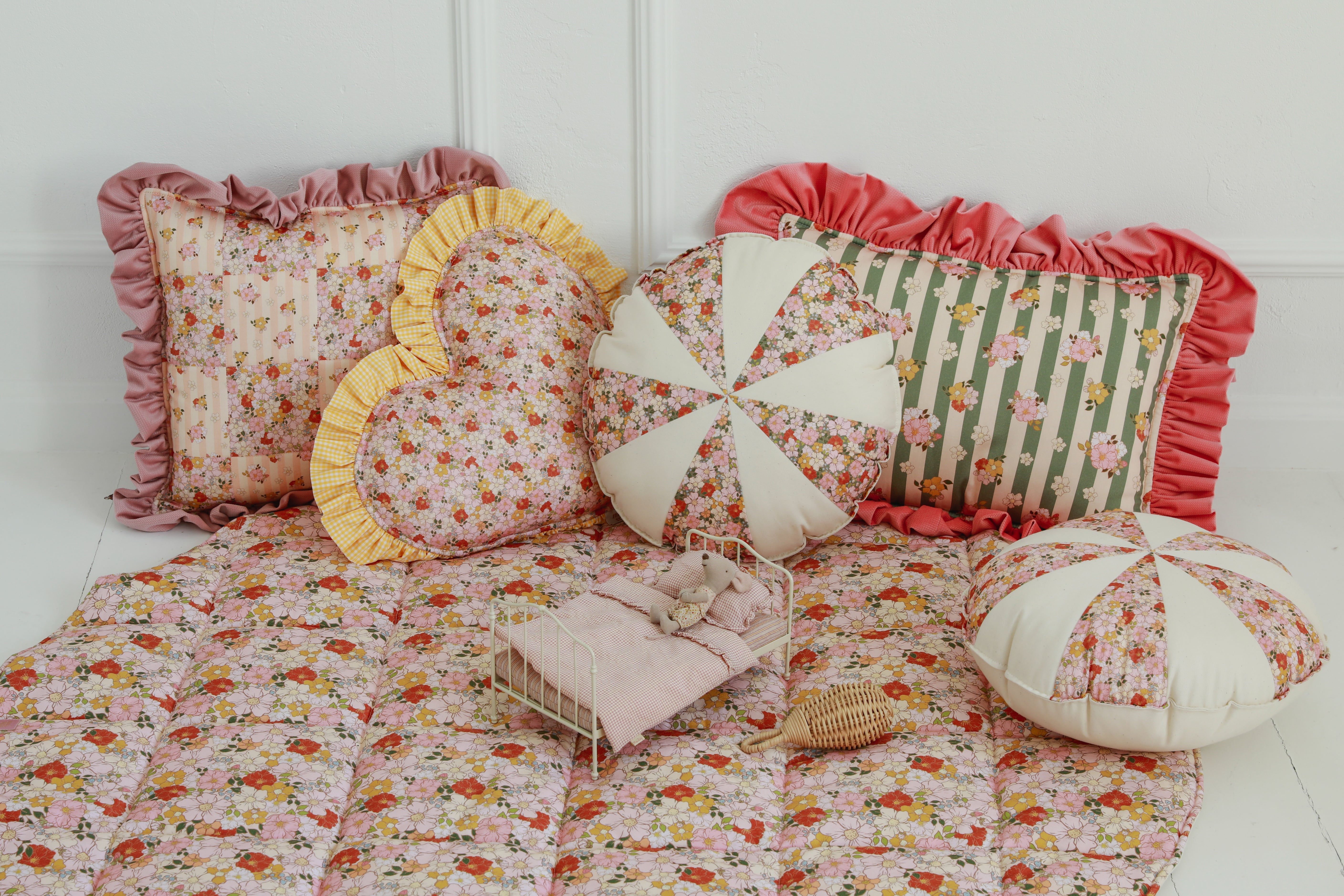“green Garden” Round Patchwork Pillow