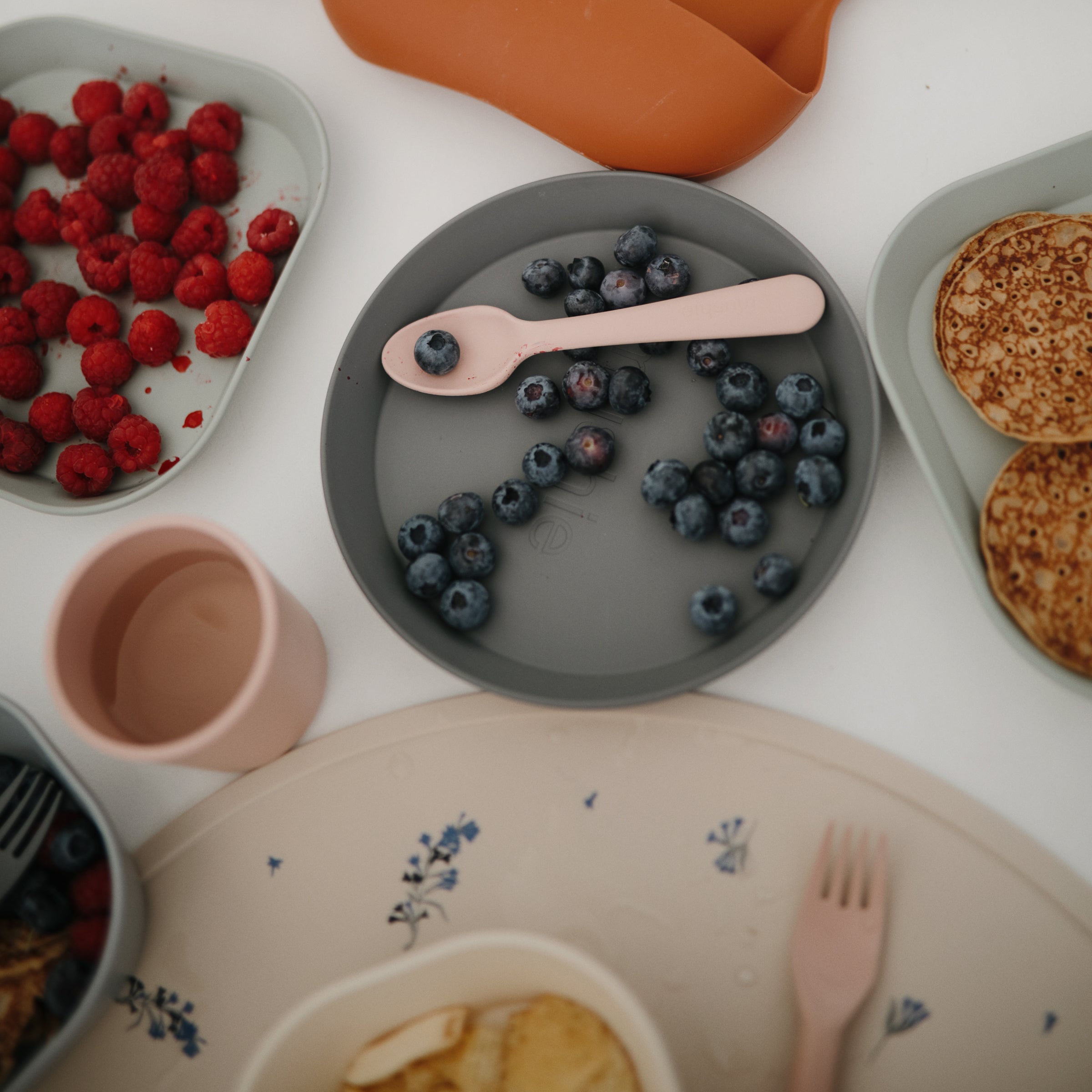 Round Dinnerware Plates, Set Of 2