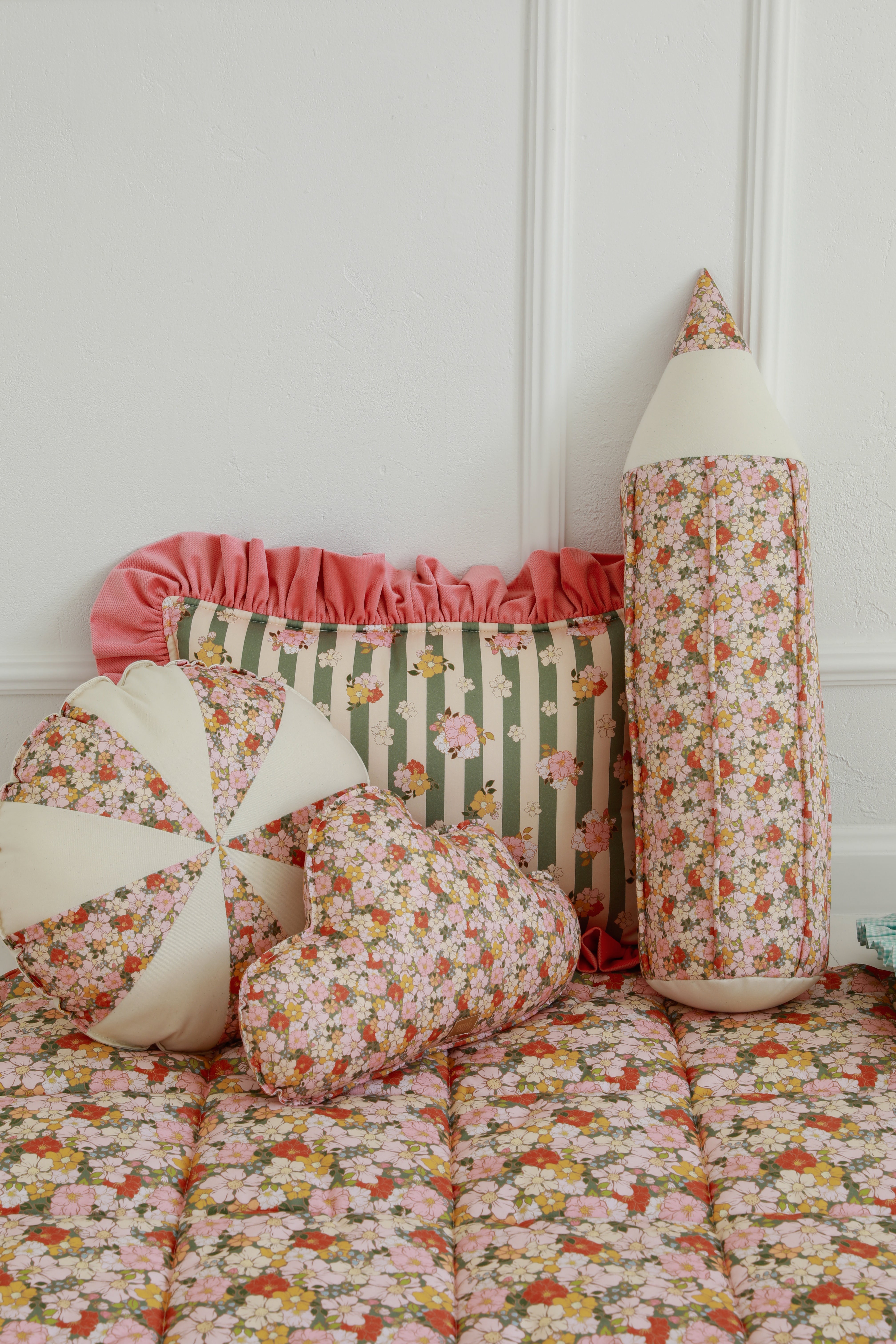 “green Garden” Round Patchwork Pillow