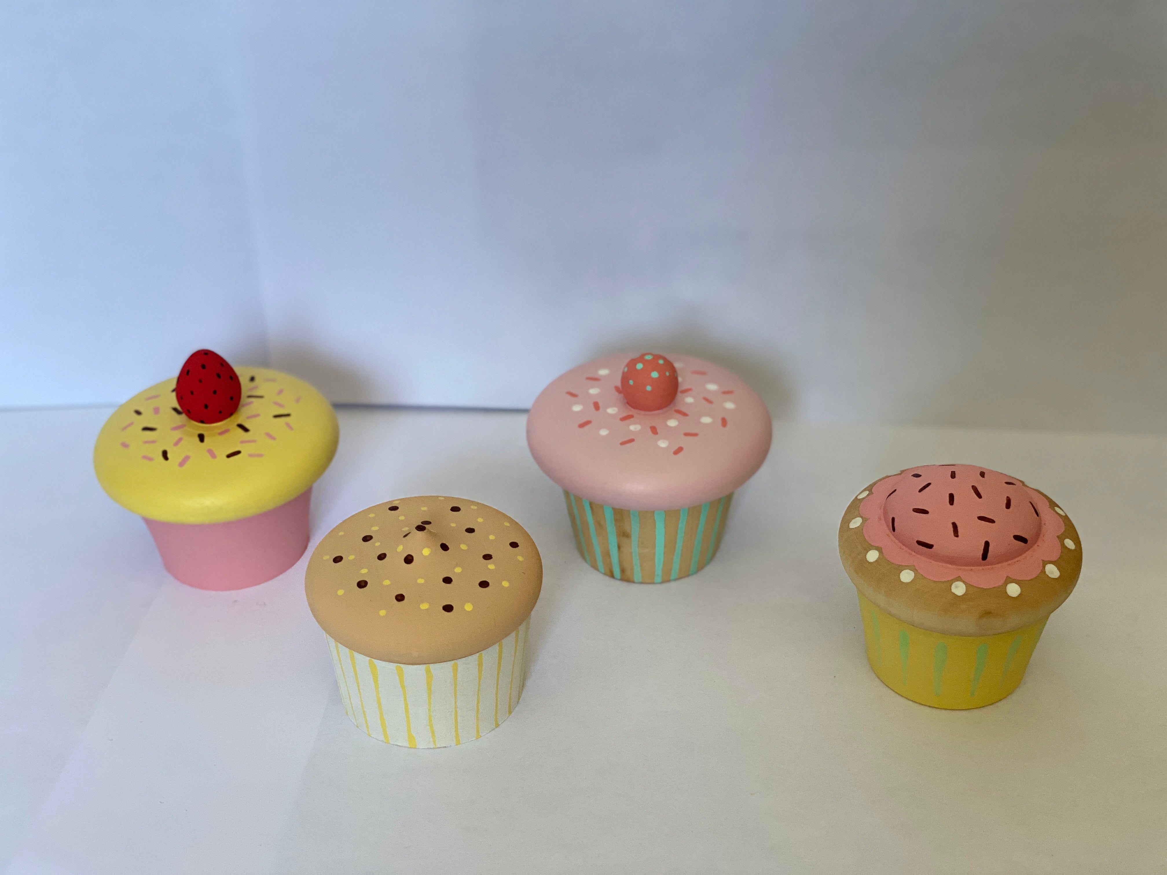Wooden Cupcake Set