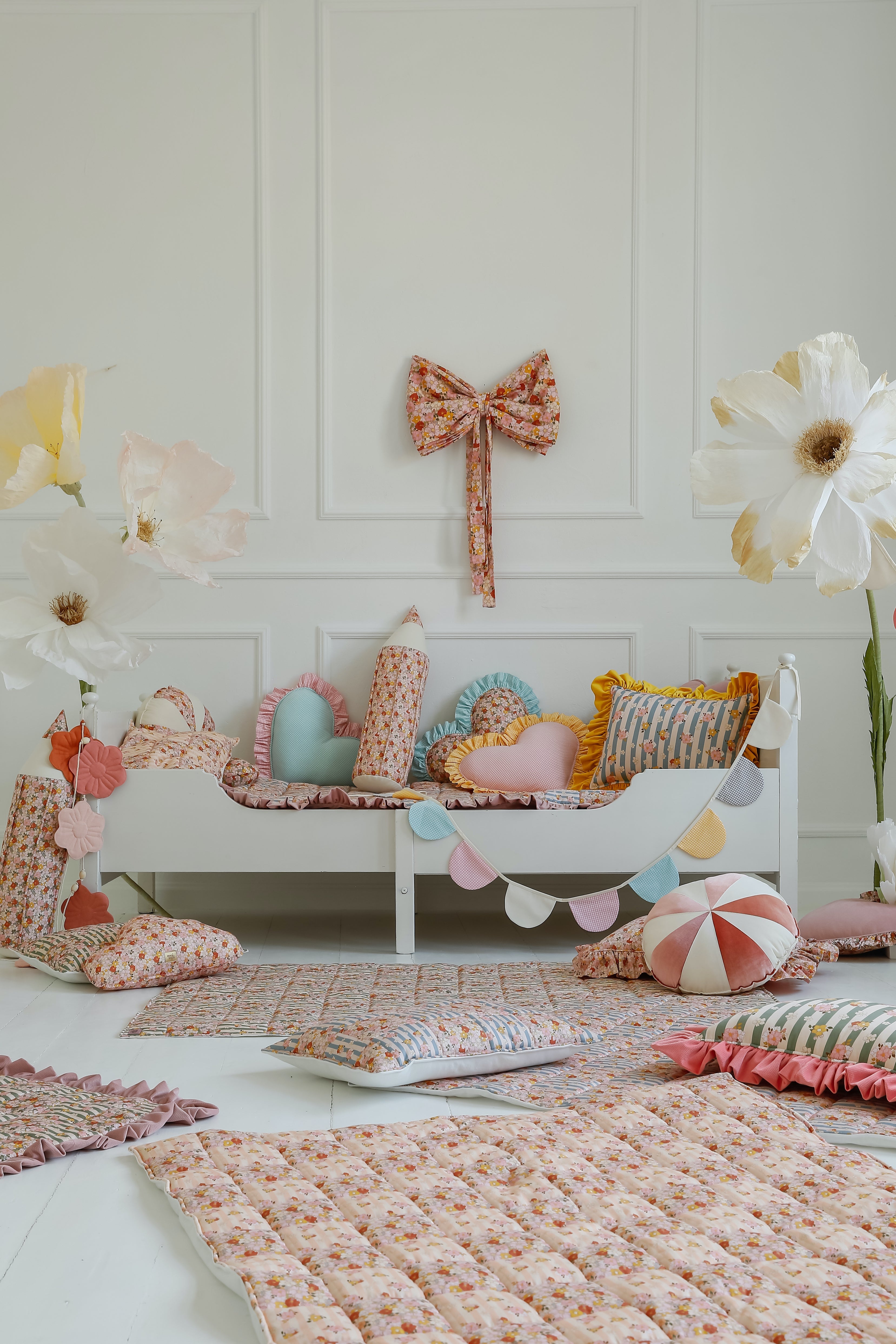 “spring Garden” Garland With Half Moons
