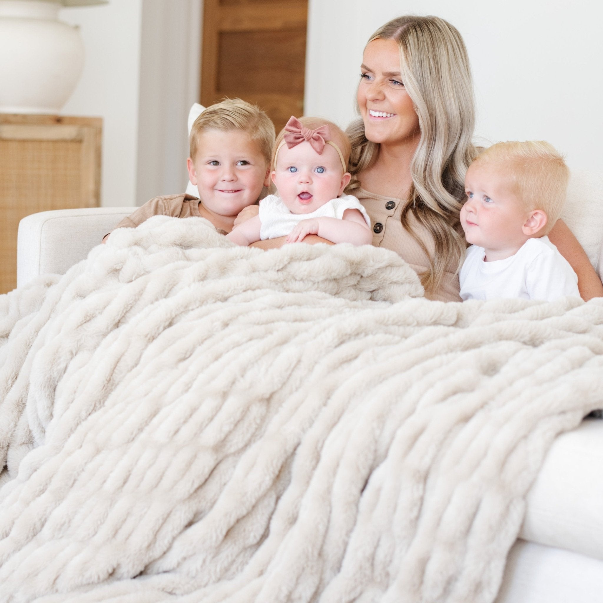 Double Ruched Faux Fur Xl Throw Blankets
