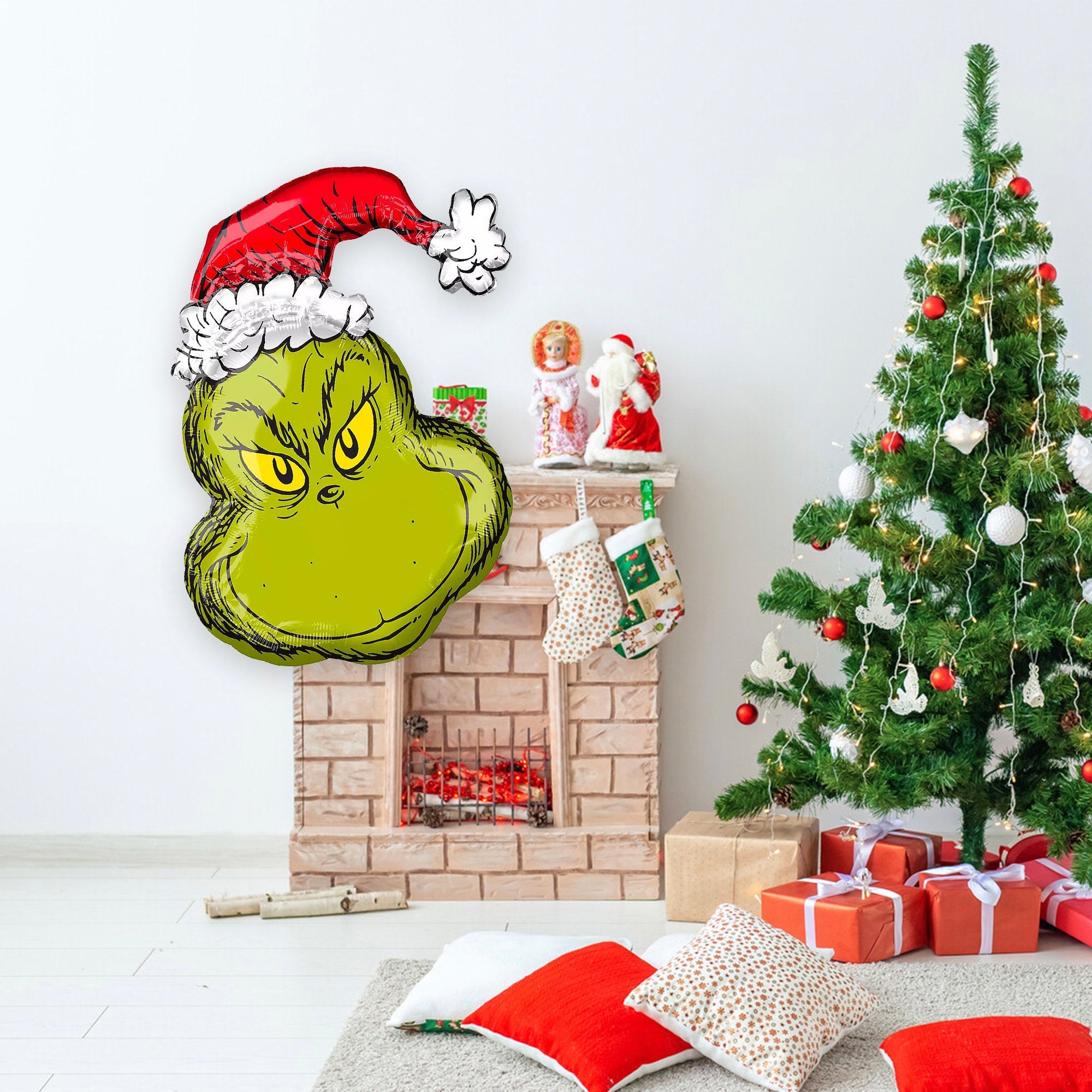 Grinch With Santa Hat Balloon