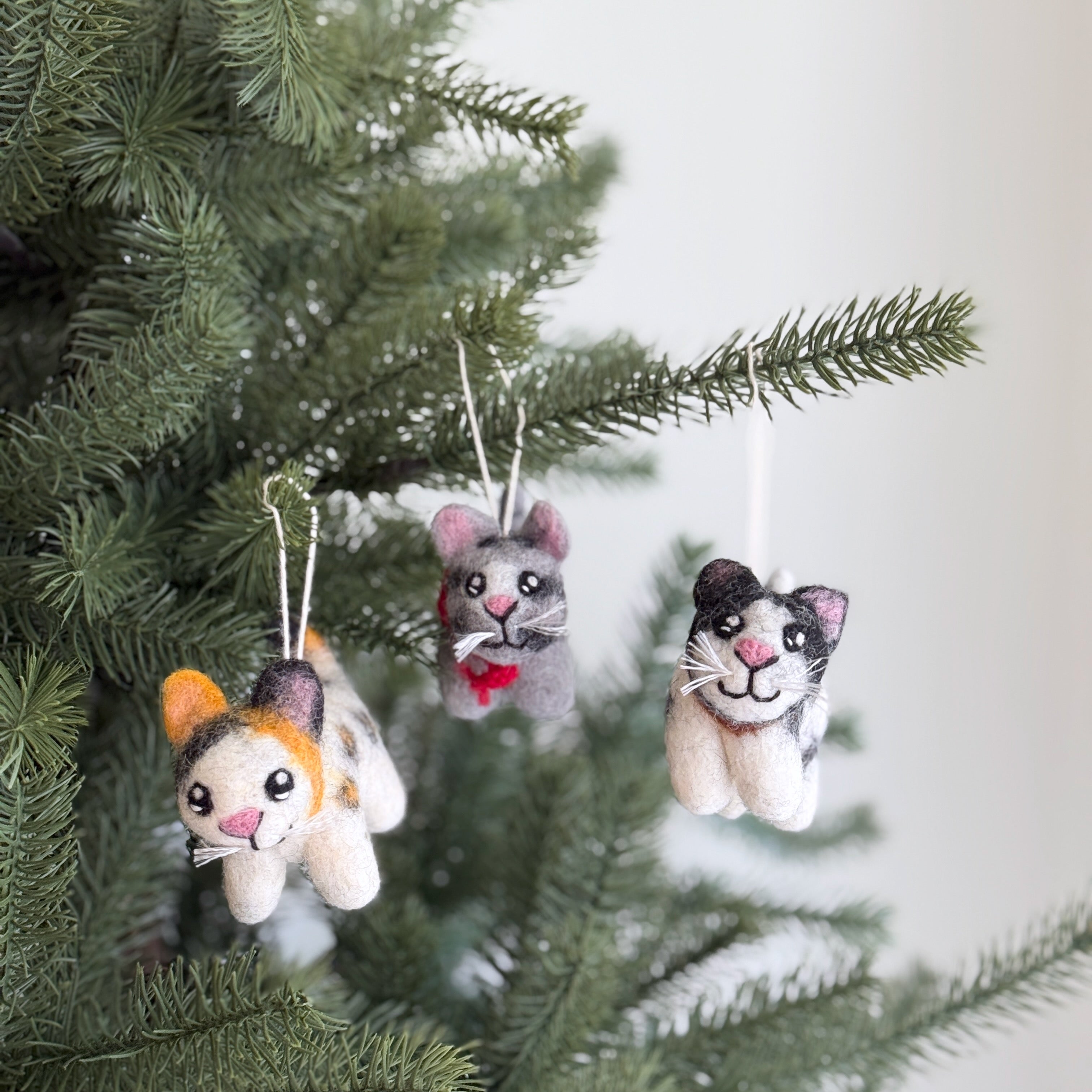 Felt Cat Ornament – Calico, Gray Tabby & Tuxedo 😺✨