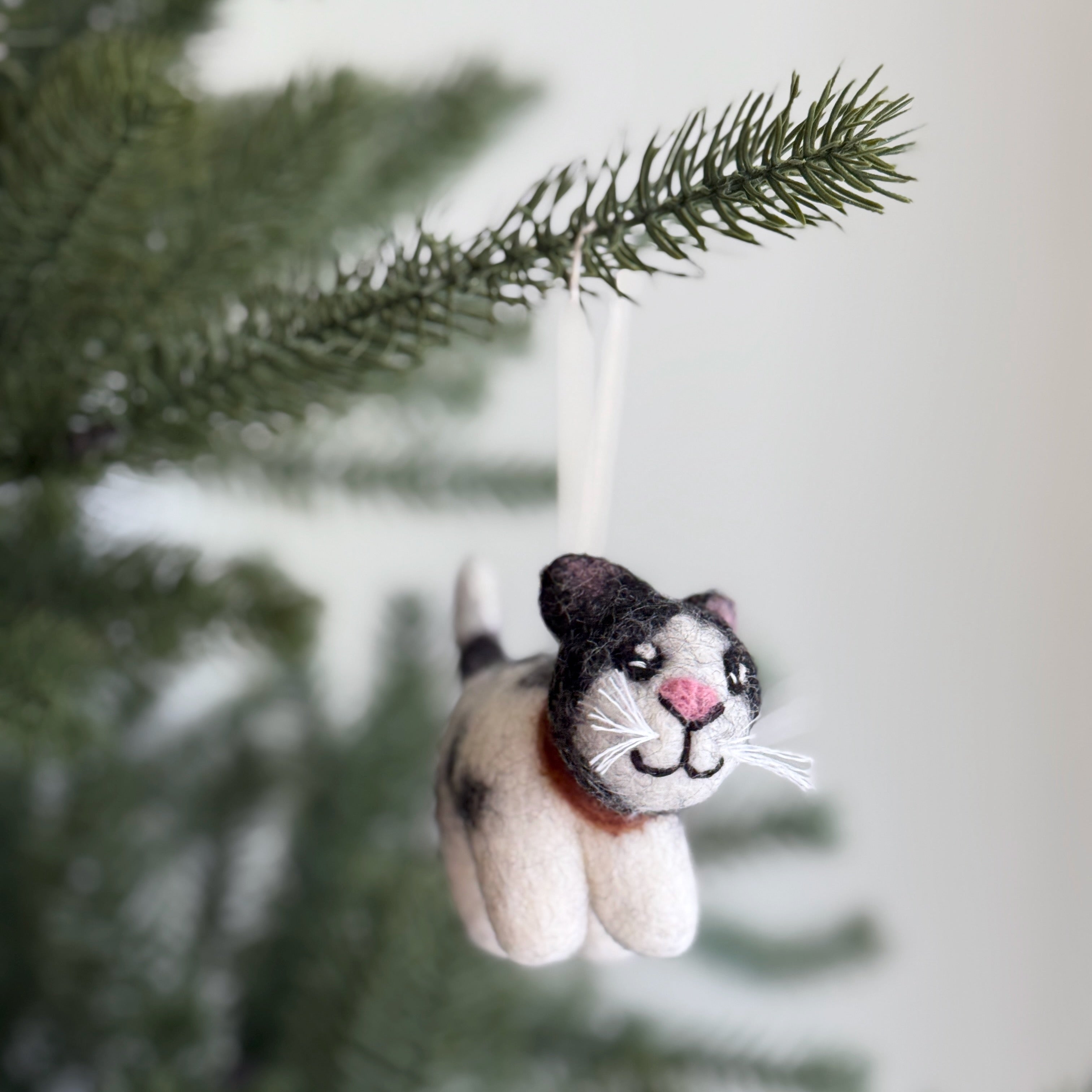 Felt Cat Ornament – Calico, Gray Tabby & Tuxedo 😺✨
