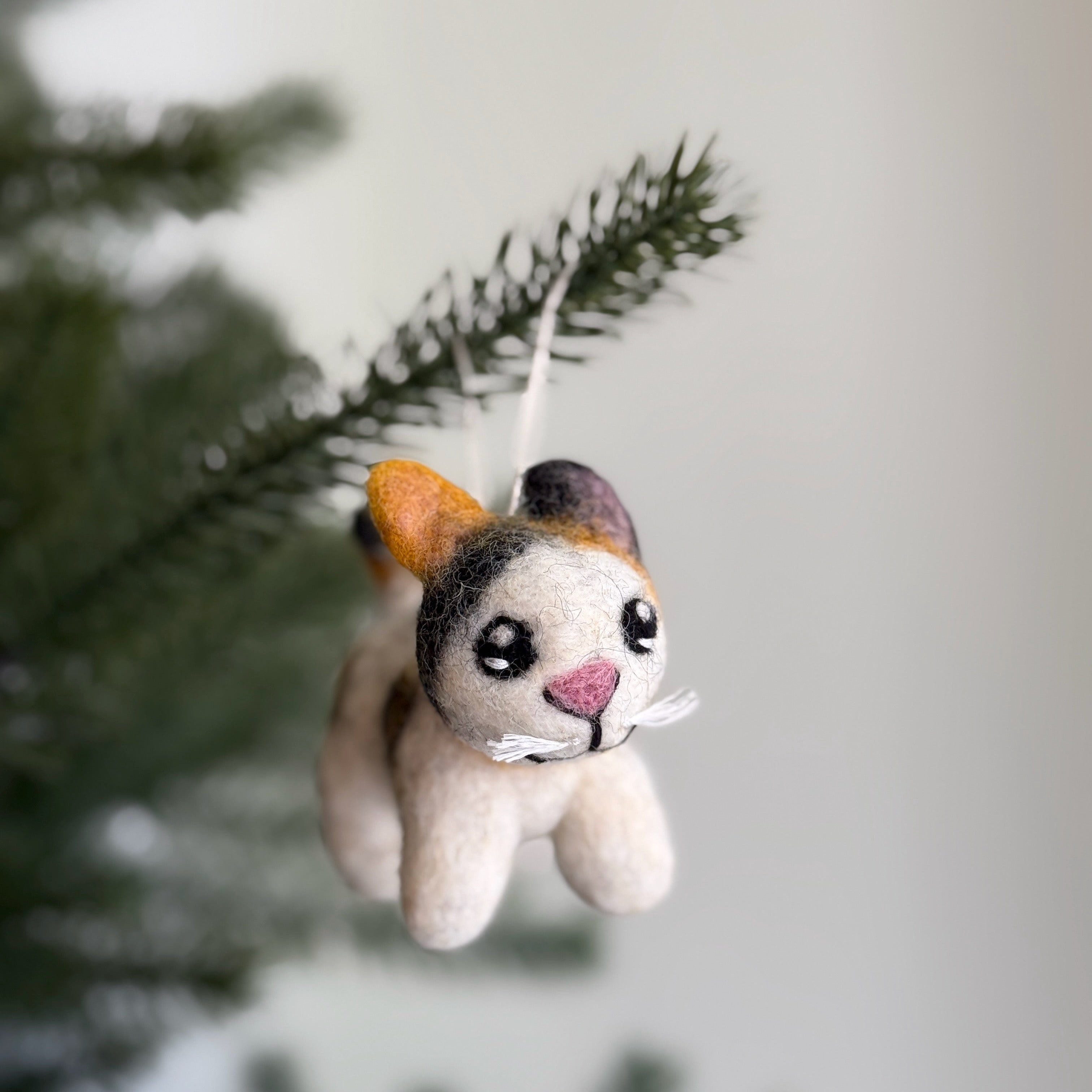 Felt Cat Ornament – Calico, Gray Tabby & Tuxedo 😺✨