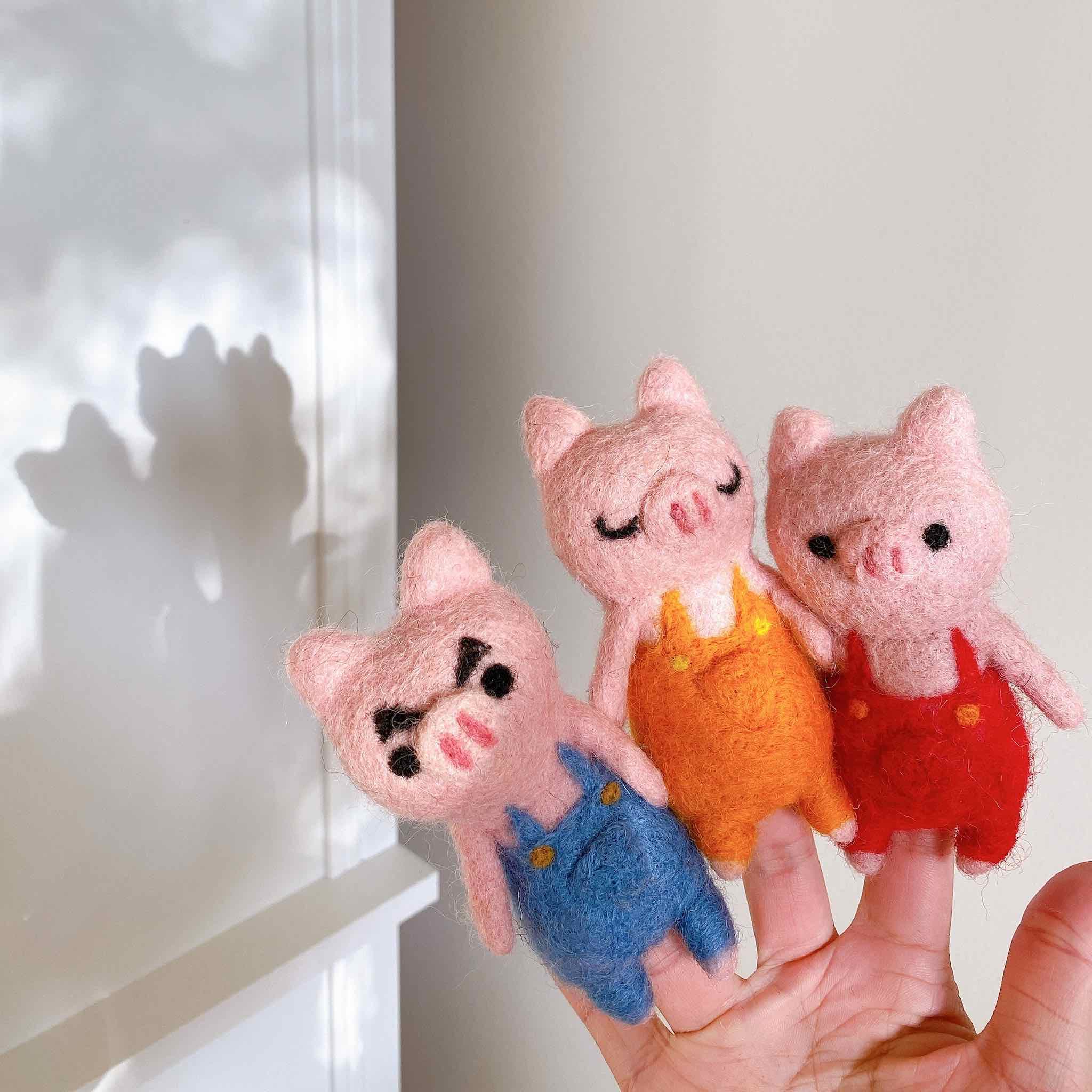 Felt Finger Puppets Set Of 4 - Three Little Pigs & Big Wolf
