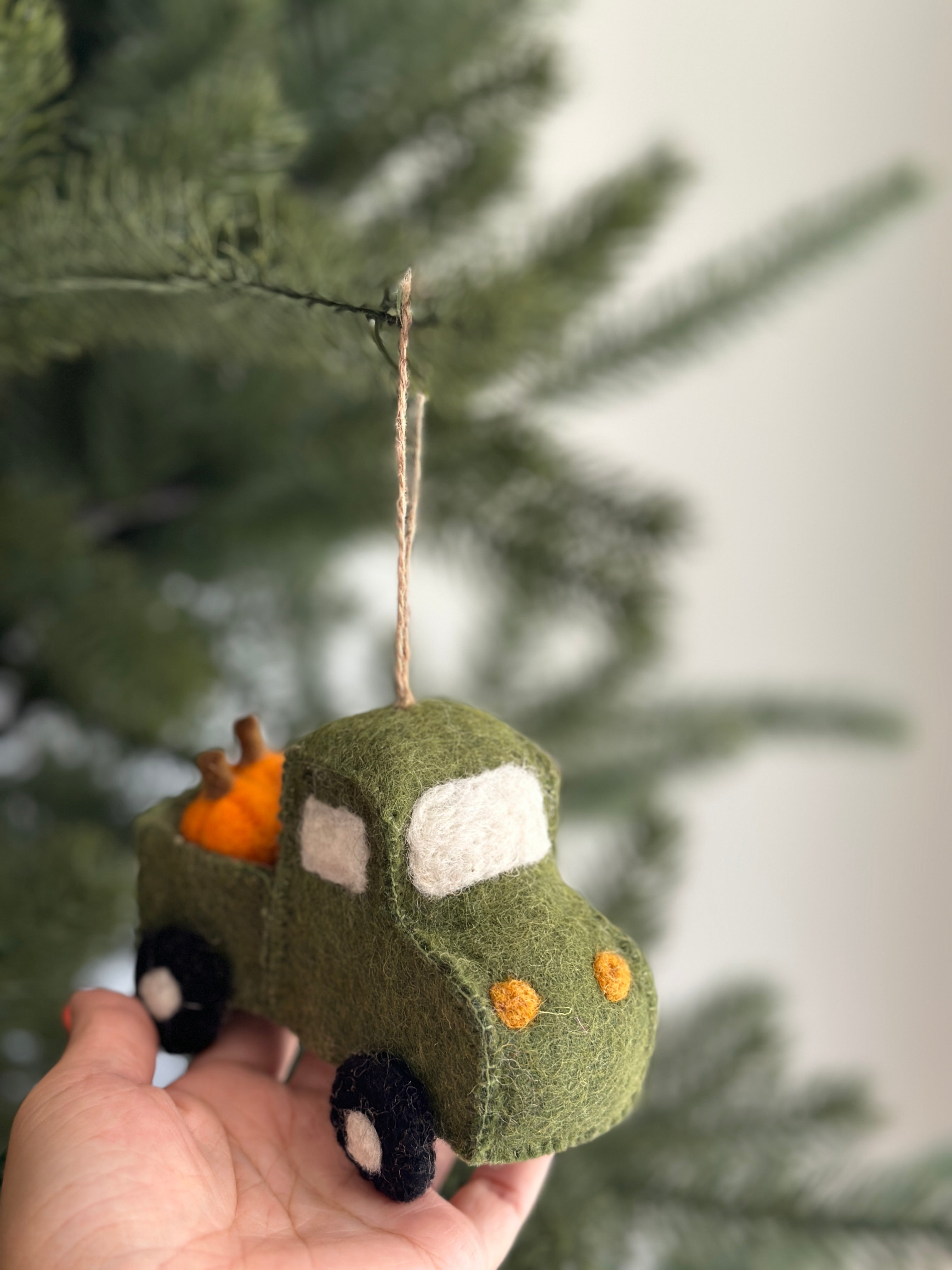Felt Pickup Truck With Pumpkins Ornament