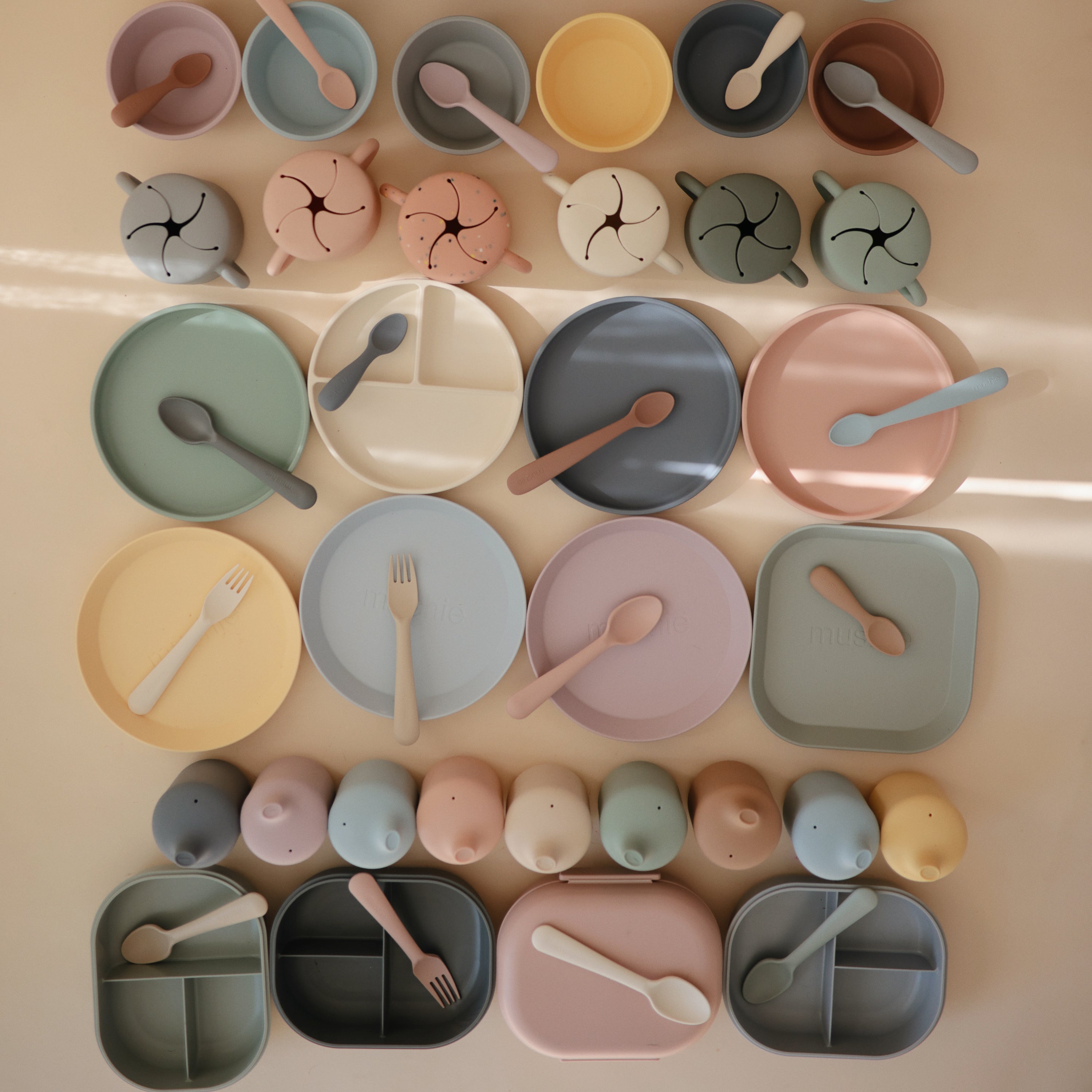 Round Dinnerware Plates, Set Of 2