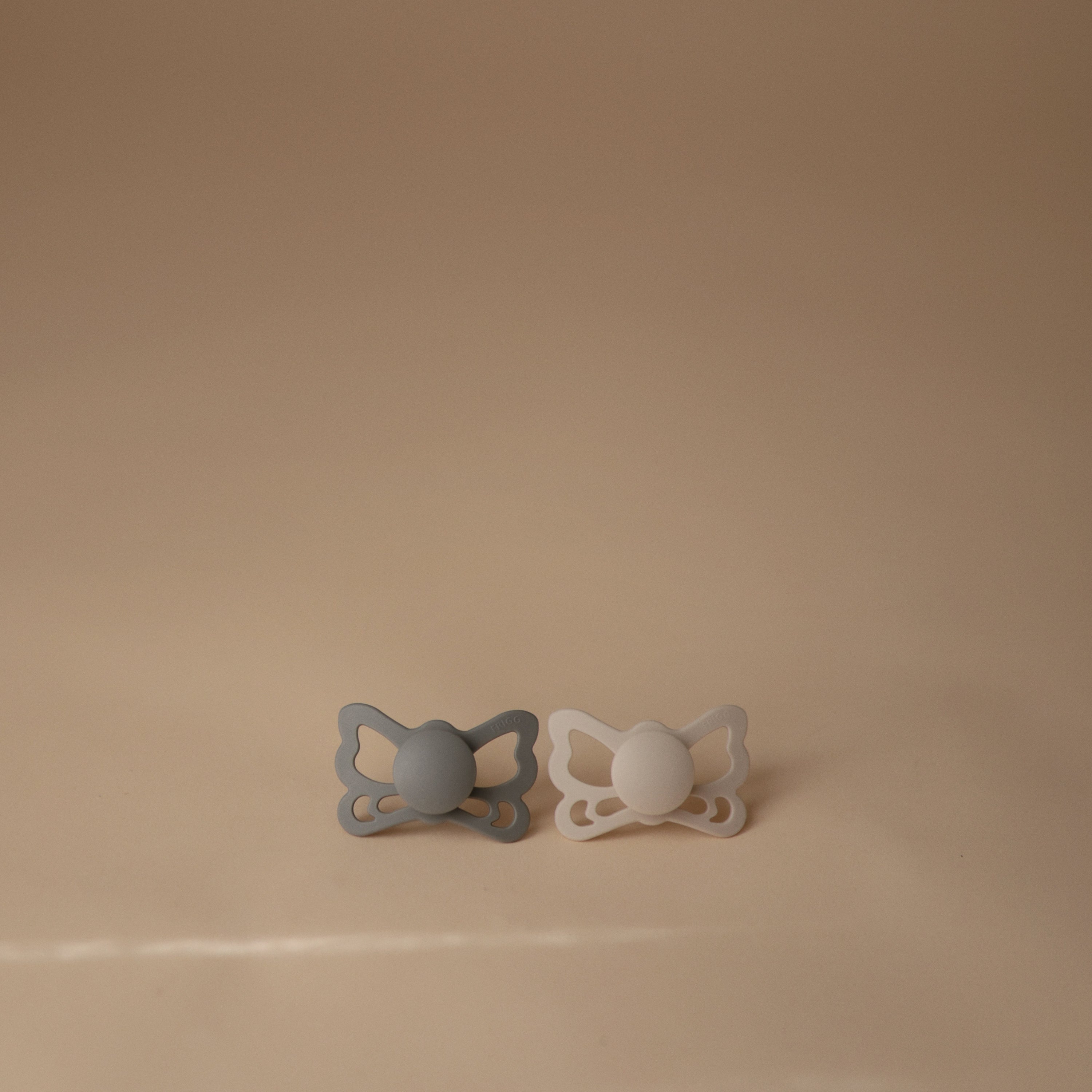 Frigg Butterfly Anatomical Silicone Pacifier 2-pack (6-18 Months)