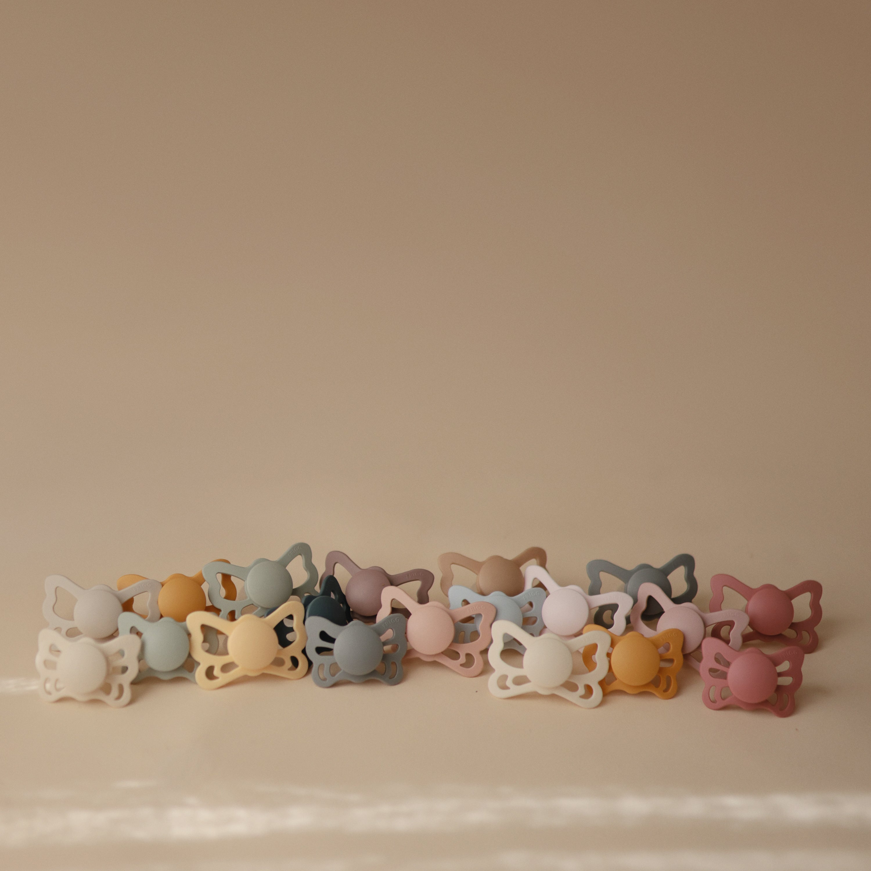 Frigg Butterfly Anatomical Silicone Pacifier 2-pack (6-18 Months)