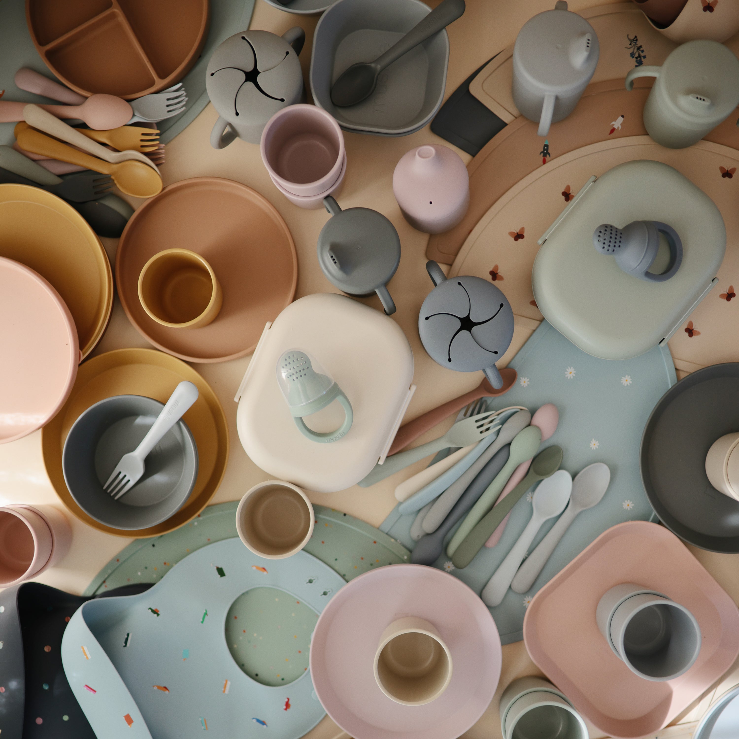 Round Dinnerware Plates, Set Of 2