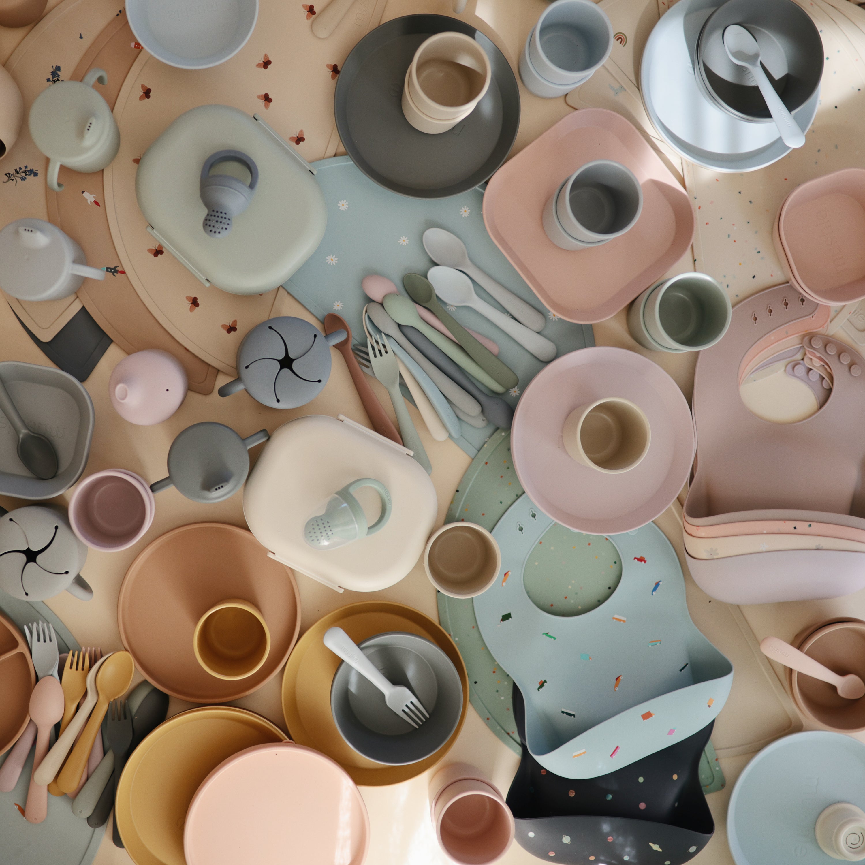 Round Dinnerware Plates, Set Of 2