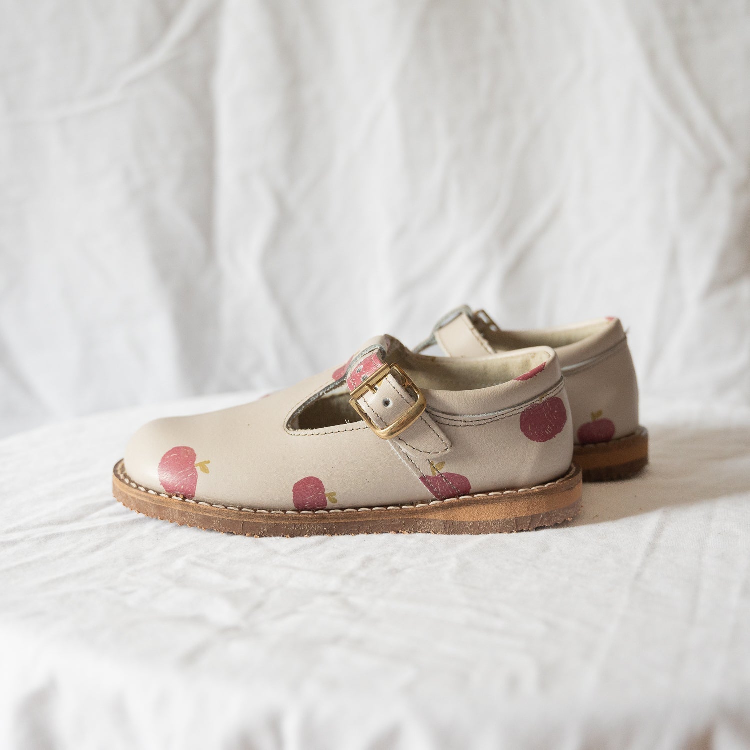 Flora T-strap - Apple