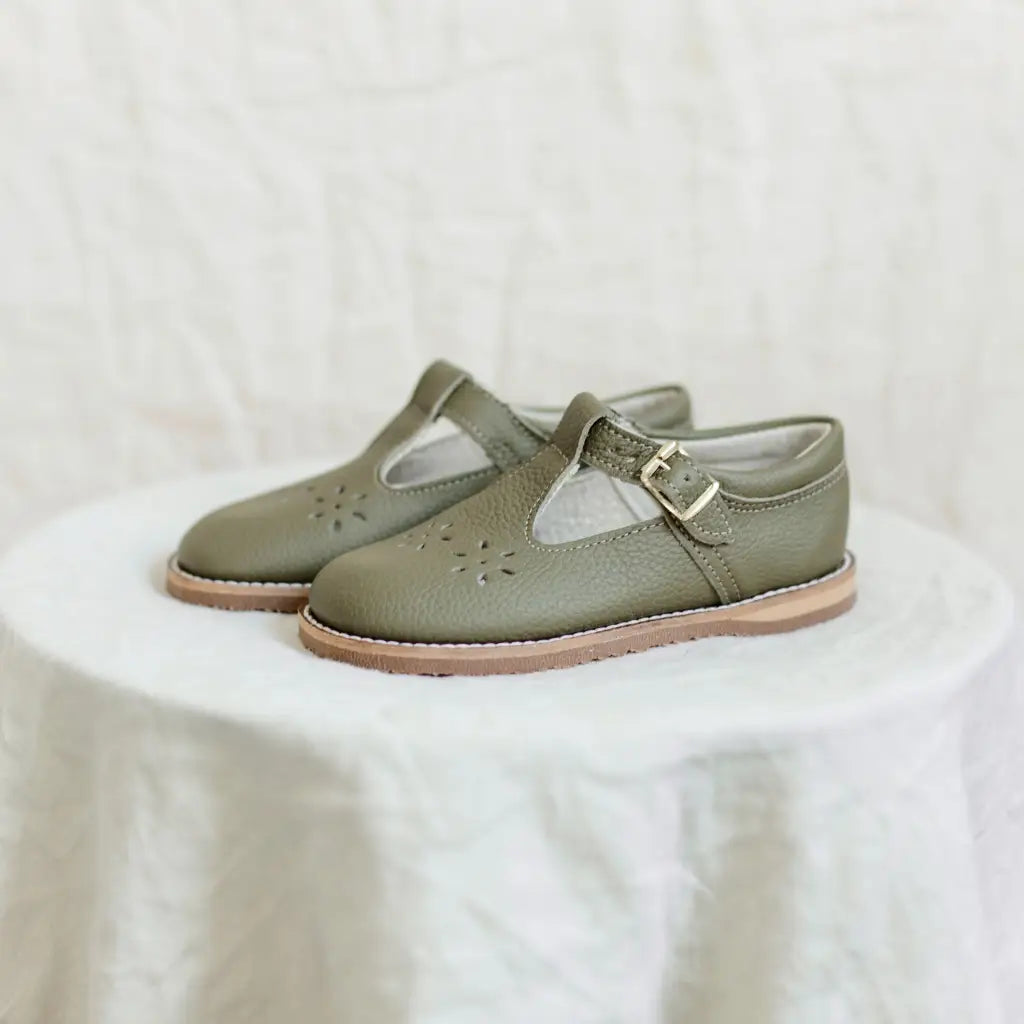 Flora T-strap - Pine