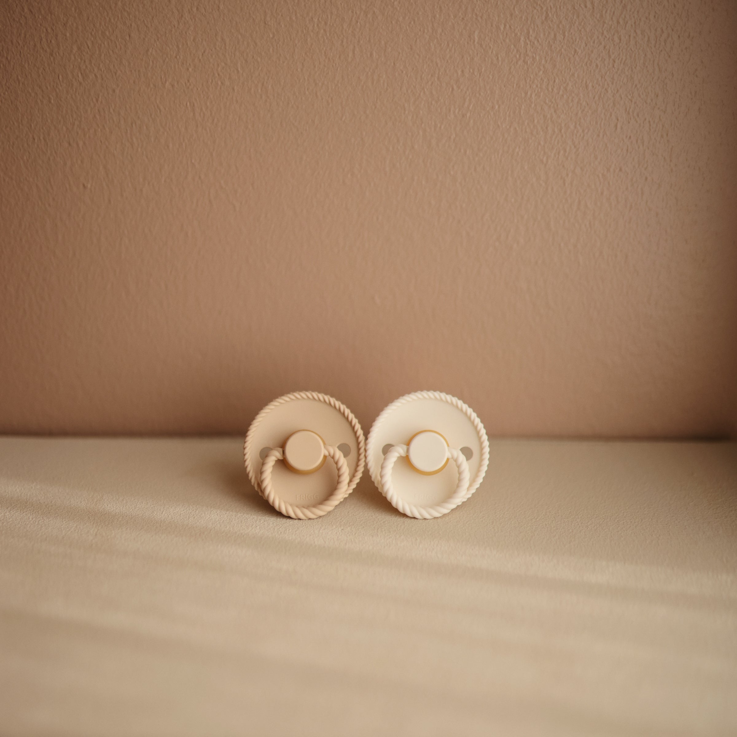 Frigg Rope Natural Rubber Pacifier 2-pack