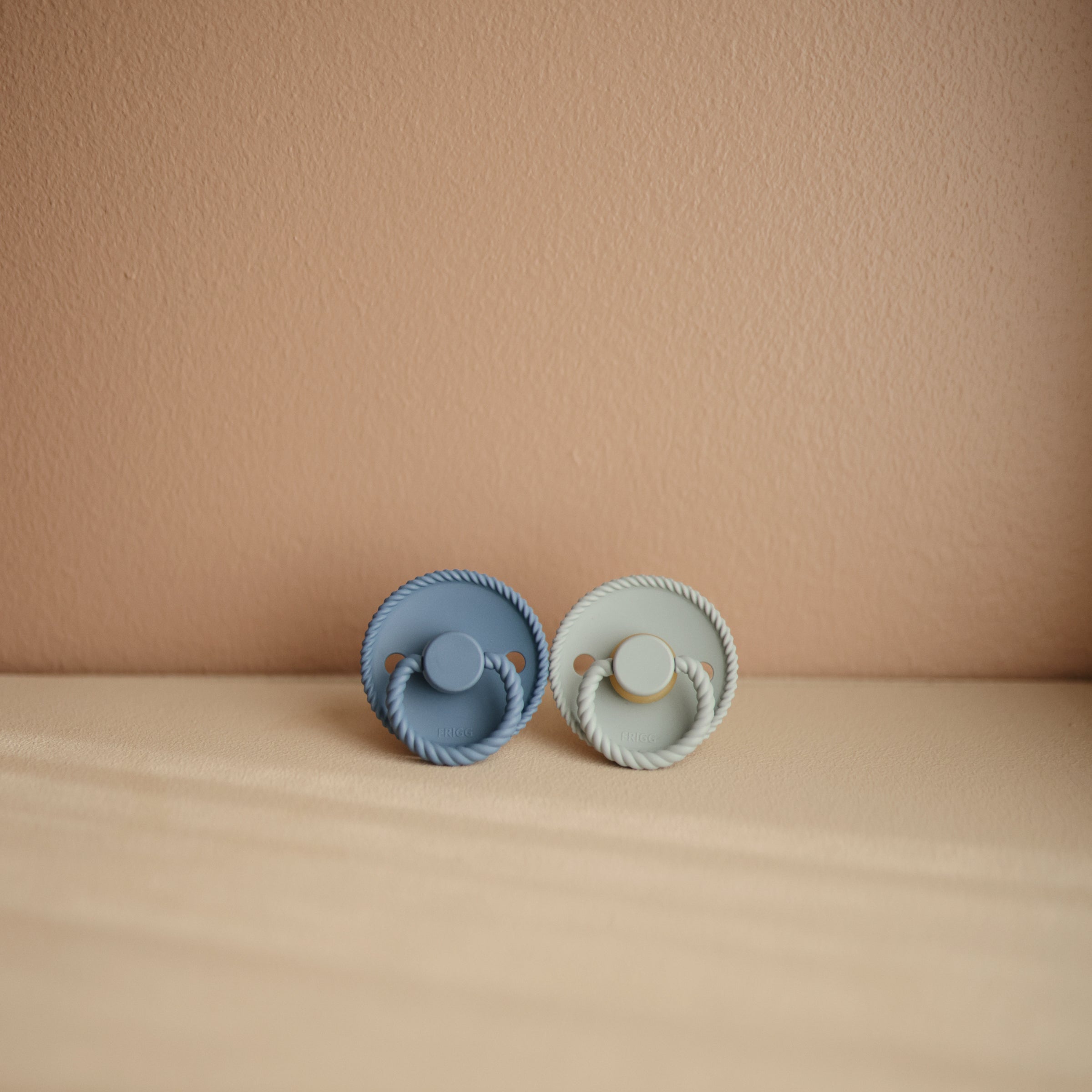 Frigg Rope Natural Rubber Pacifier 2-pack